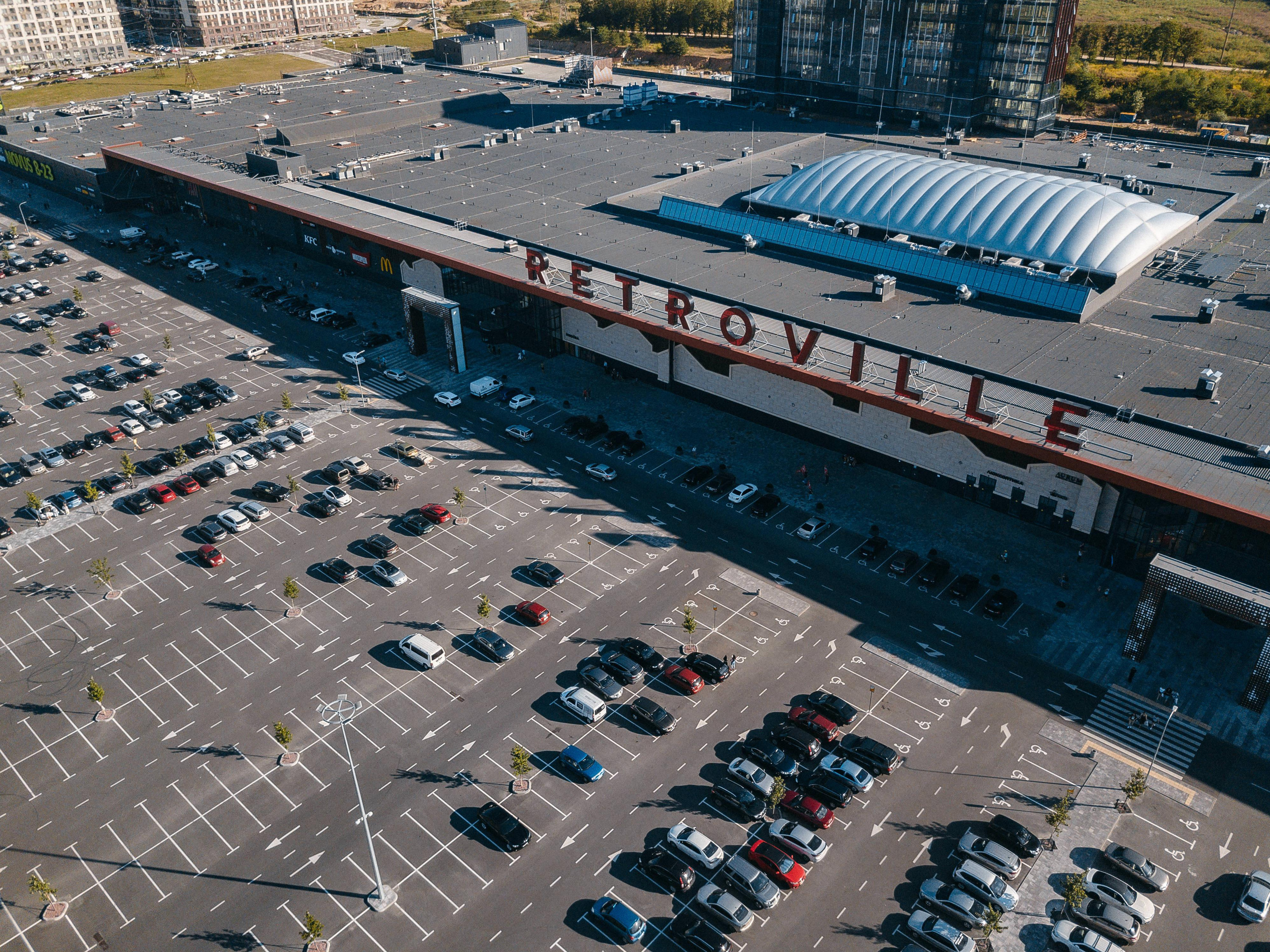 EXTERIER RETROVILLE. Ivan Skufinsky — wedding and family photographer in Vancouver