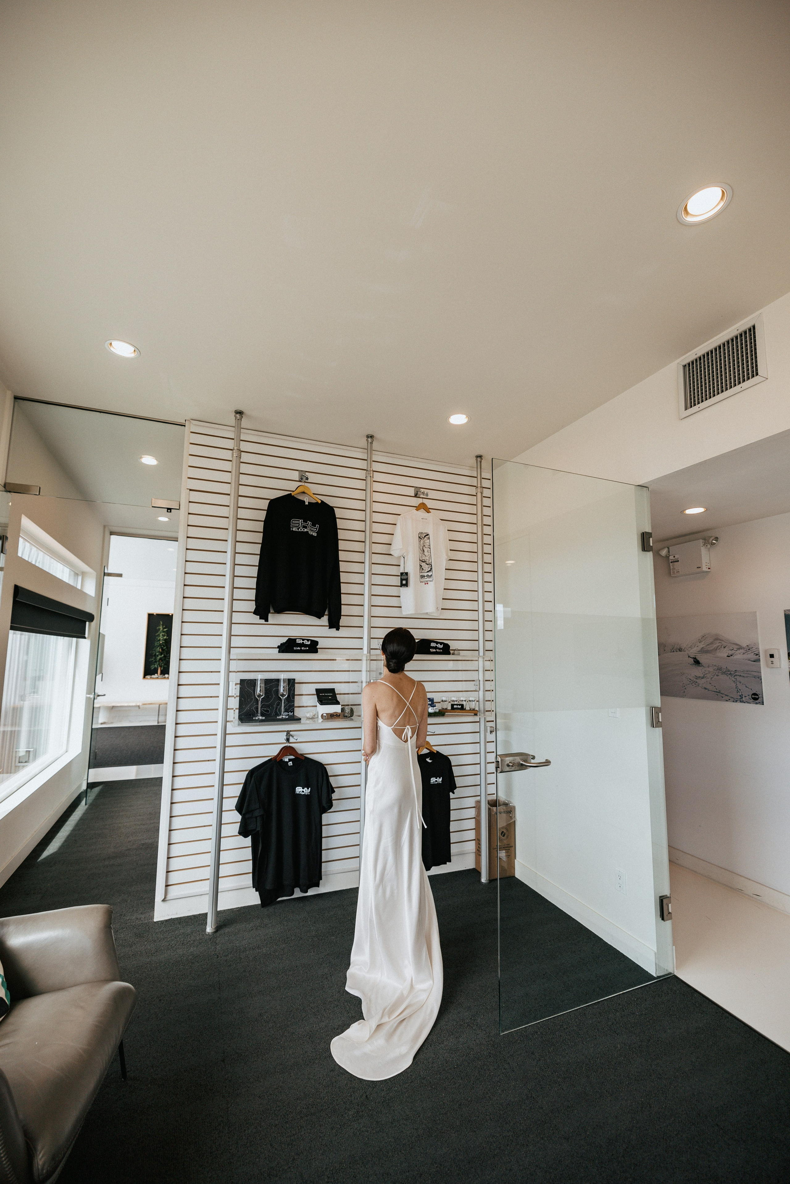 Sky-High Love: Stunning Vancouver Mountain Wedding Shoot by Helicopter. Ivan Skufinsky — wedding and family photographer in Vancouver