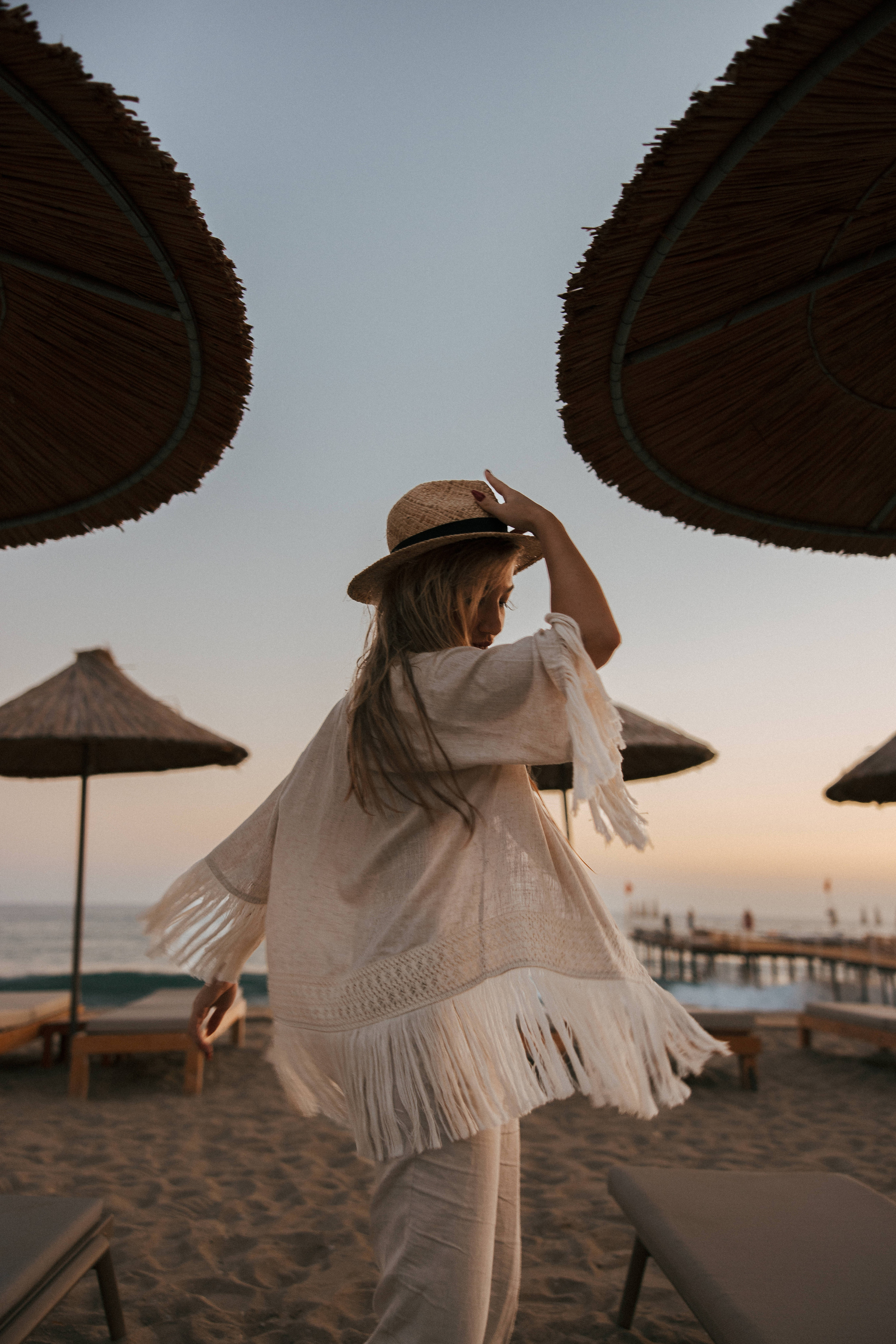 Masha Zhuuuk. Sunset Sea. Ivan Skufinsky — wedding and family photographer in Vancouver