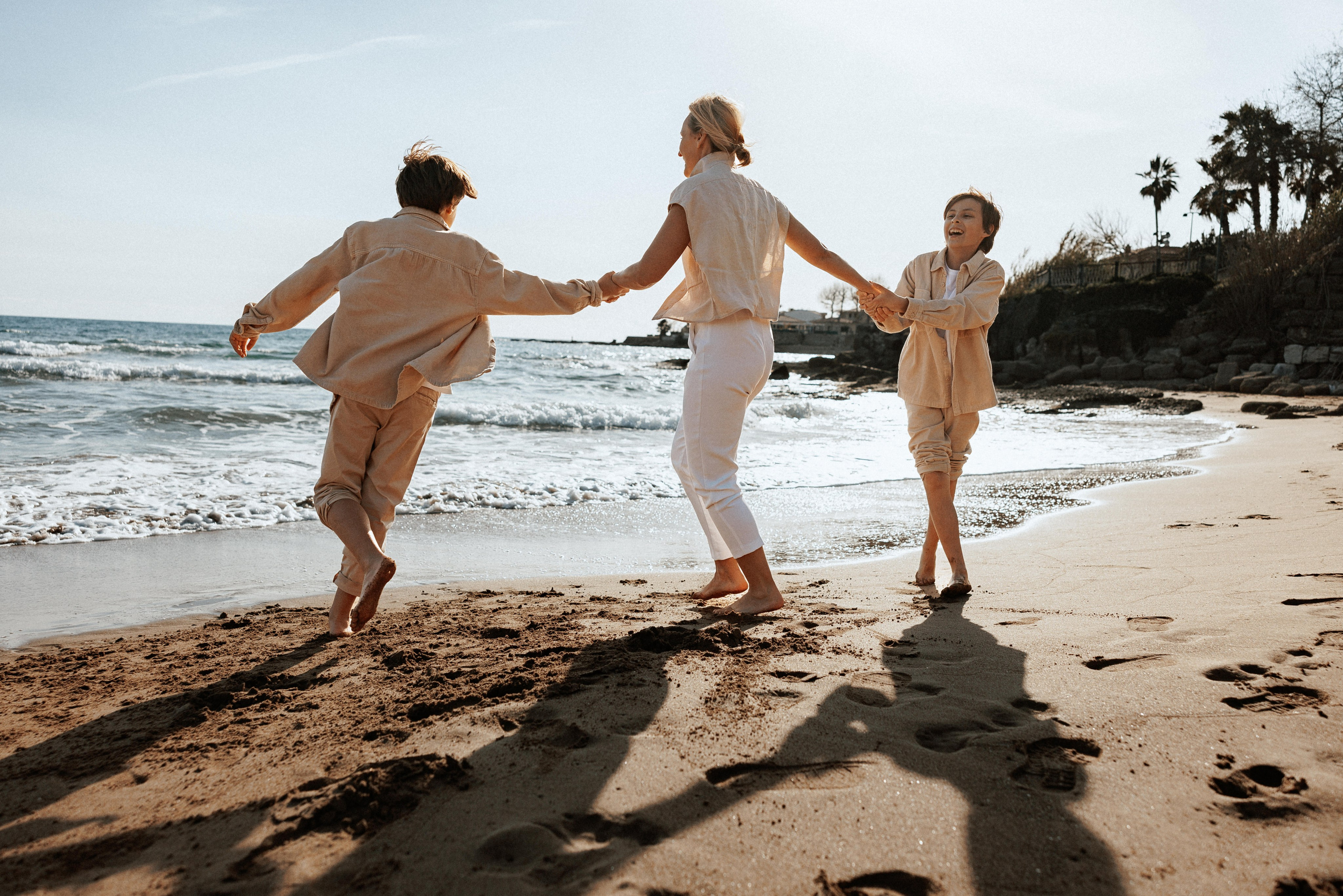Family photo session on the beach in Vancouver BC Сanada. Twins. Ivan Skufinsky — wedding and family photographer in Vancouver