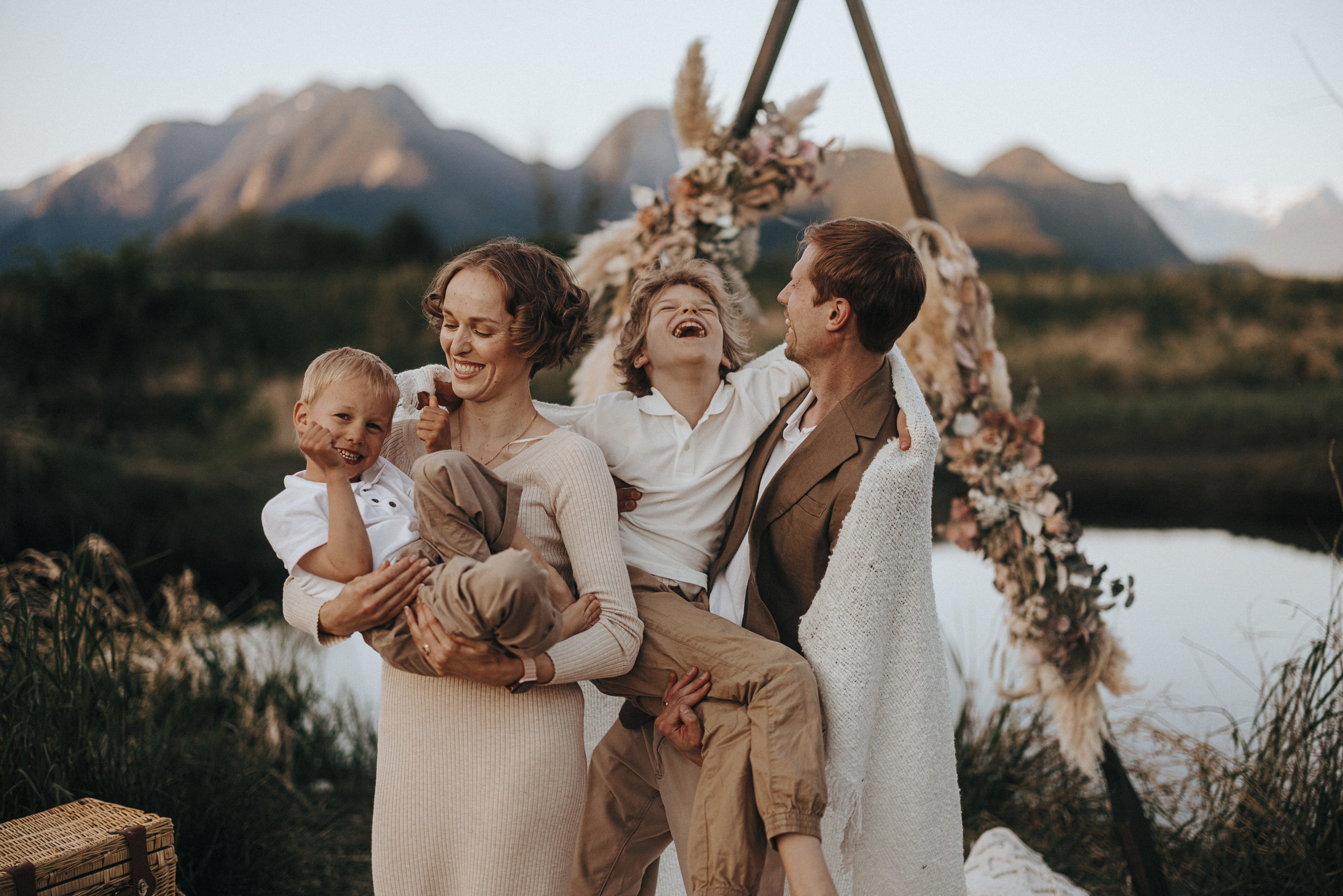 Family photo shoot at Pitt lake Vancouver BC. Ivan Skufinsky — wedding and family photographer in Vancouver