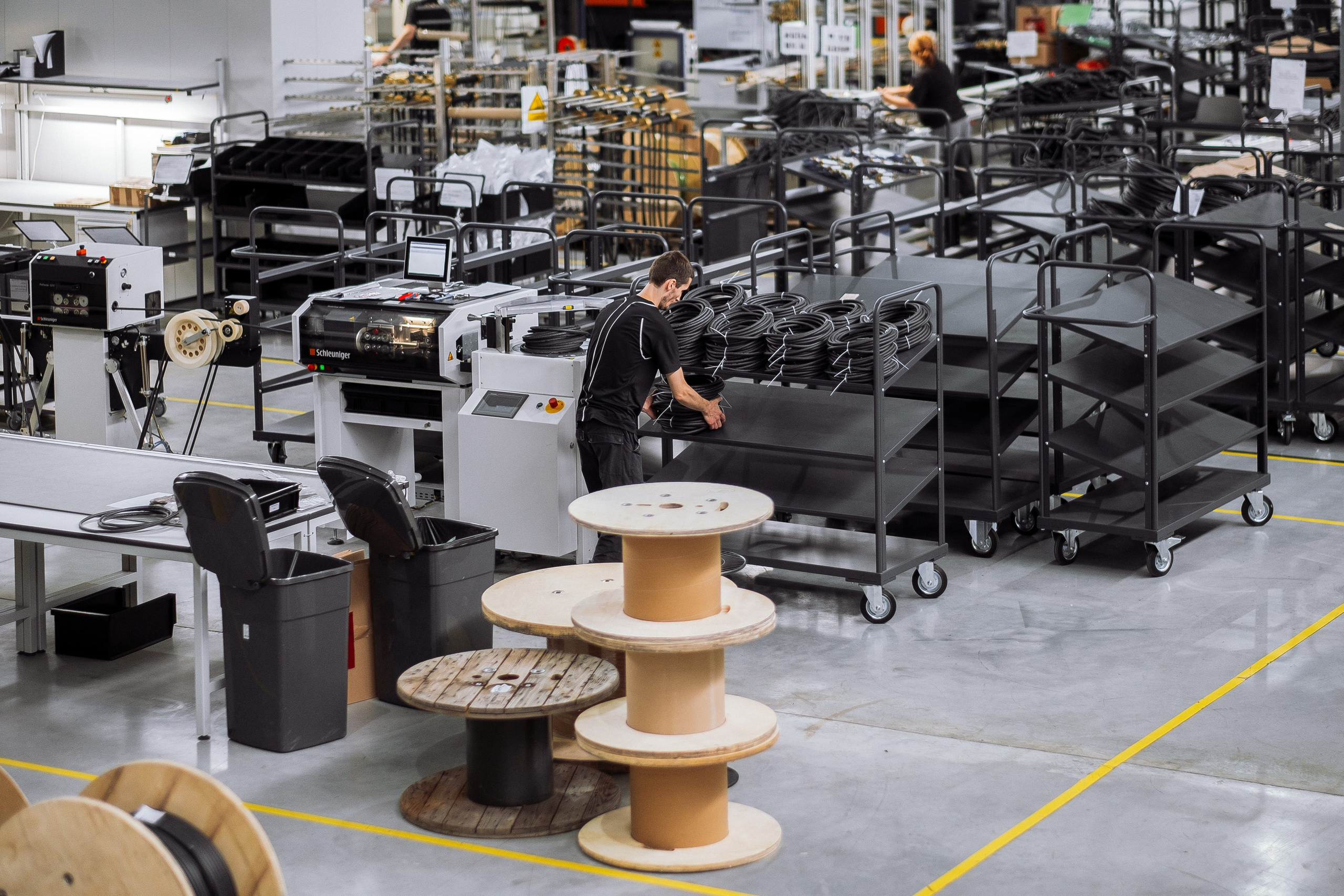 E & E Cable Solutions Factory. Ivan Skufinsky — wedding and family photographer in Vancouver