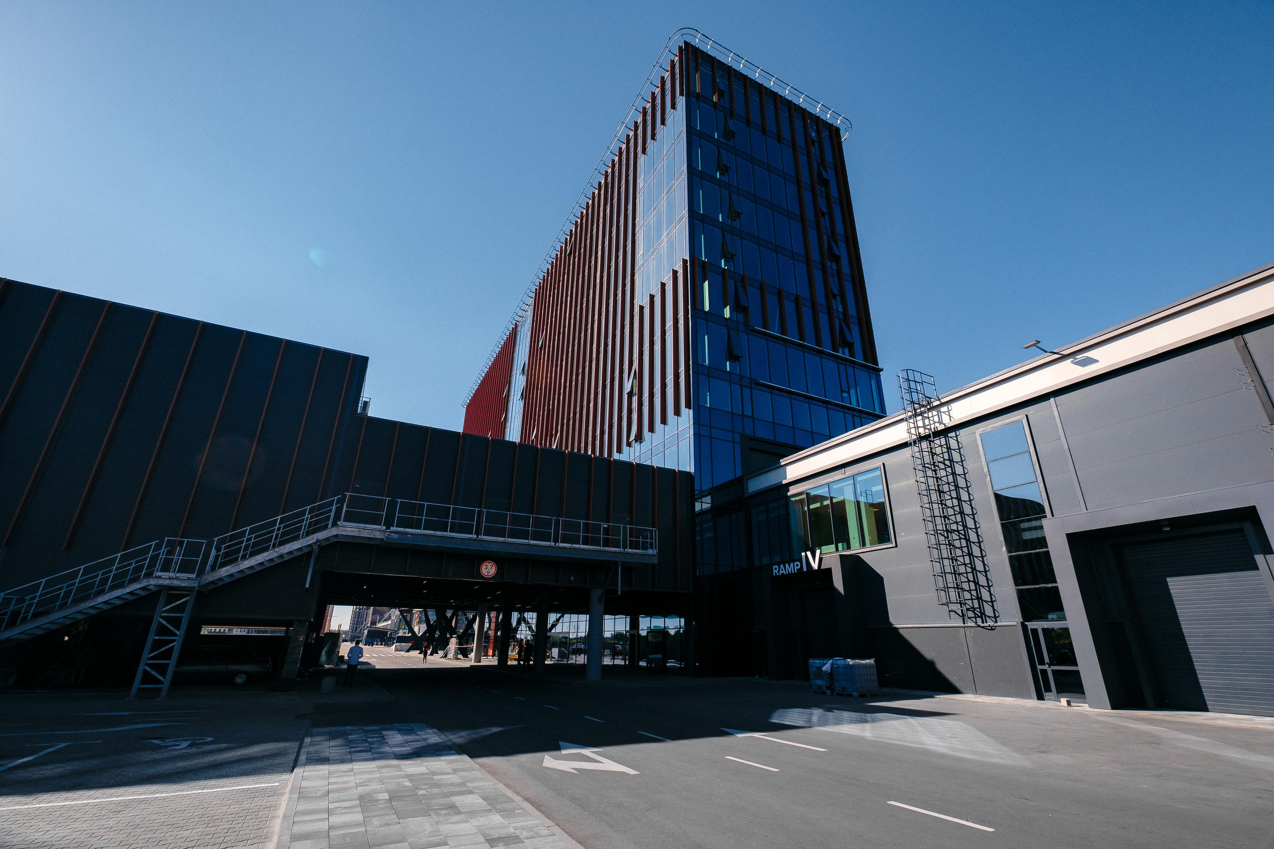 EXTERIER RETROVILLE. Ivan Skufinsky — wedding and family photographer in Vancouver