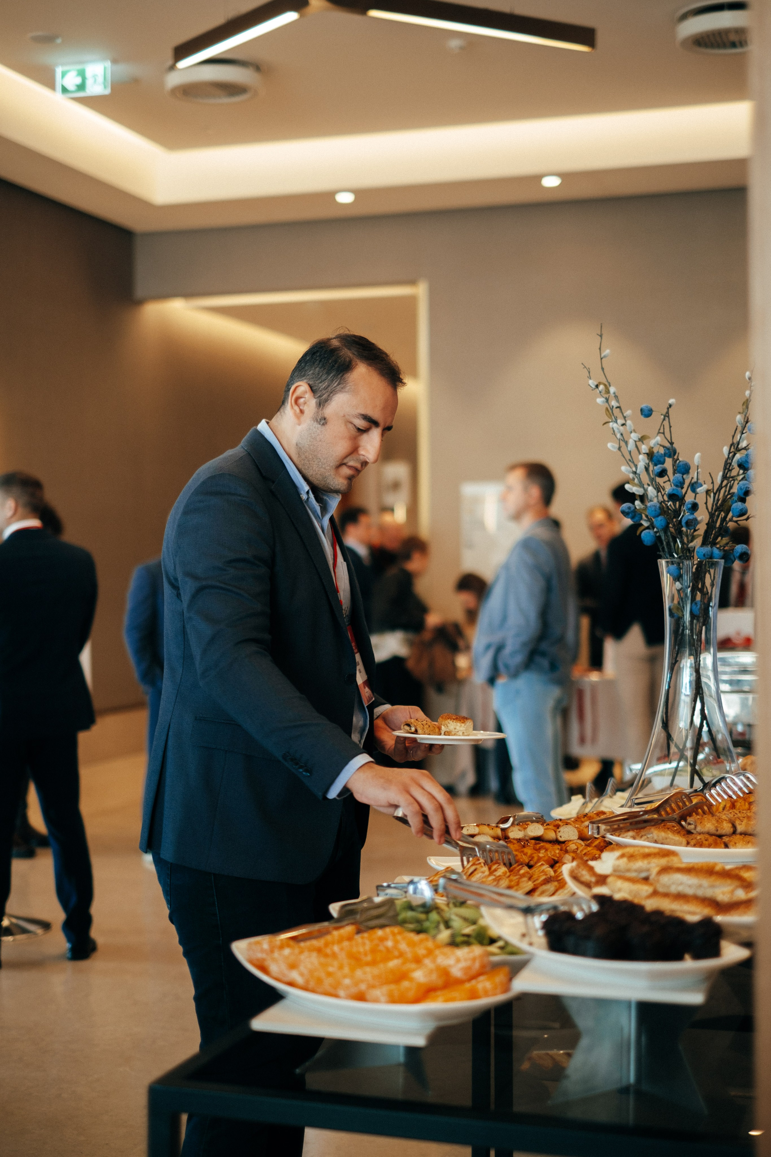 EXECUTIVE RETREAT Izmir Confidence Information Services. Ivan Skufinsky — wedding and family photographer in Vancouver