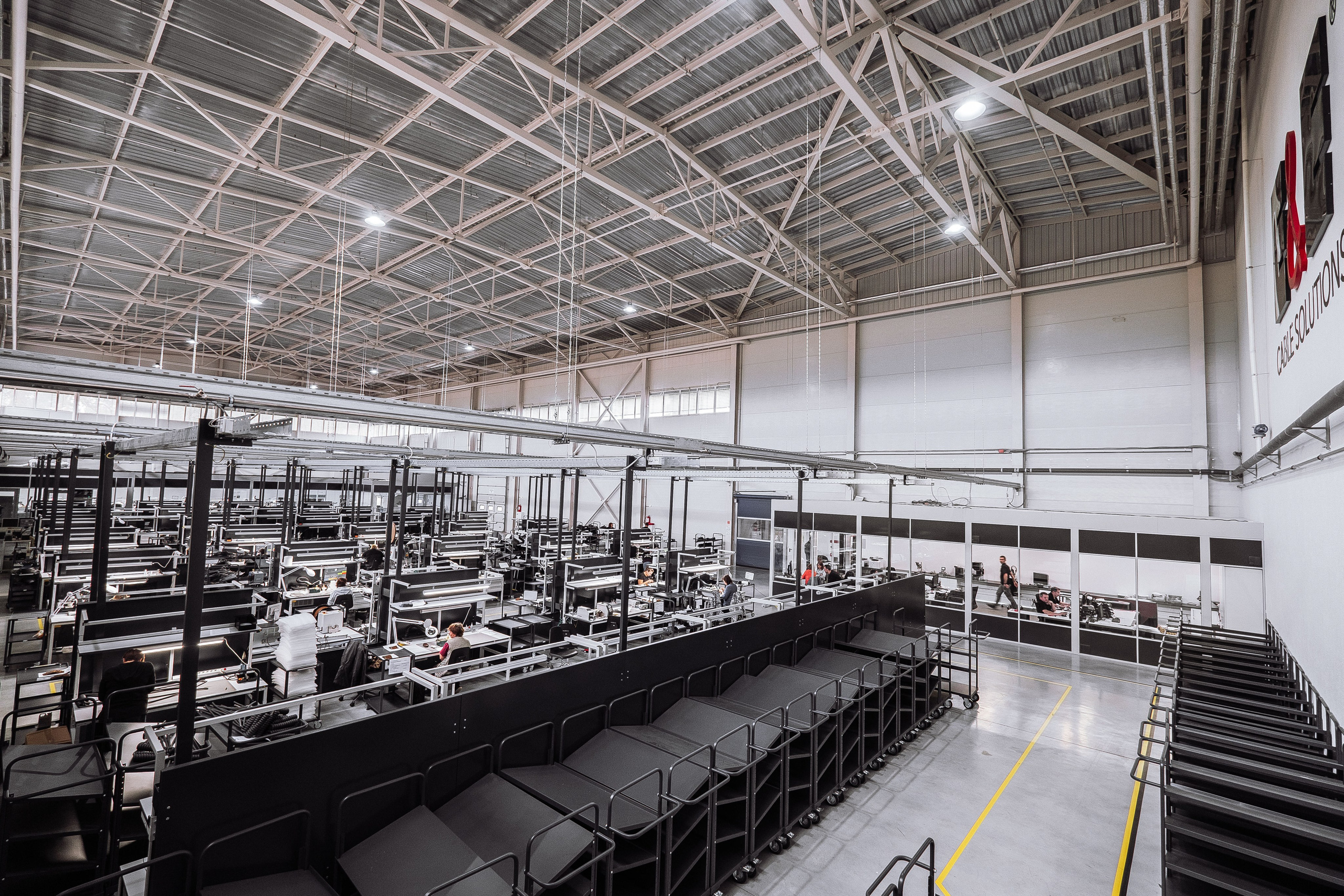 E & E Cable Solutions Factory. Ivan Skufinsky — wedding and family photographer in Vancouver