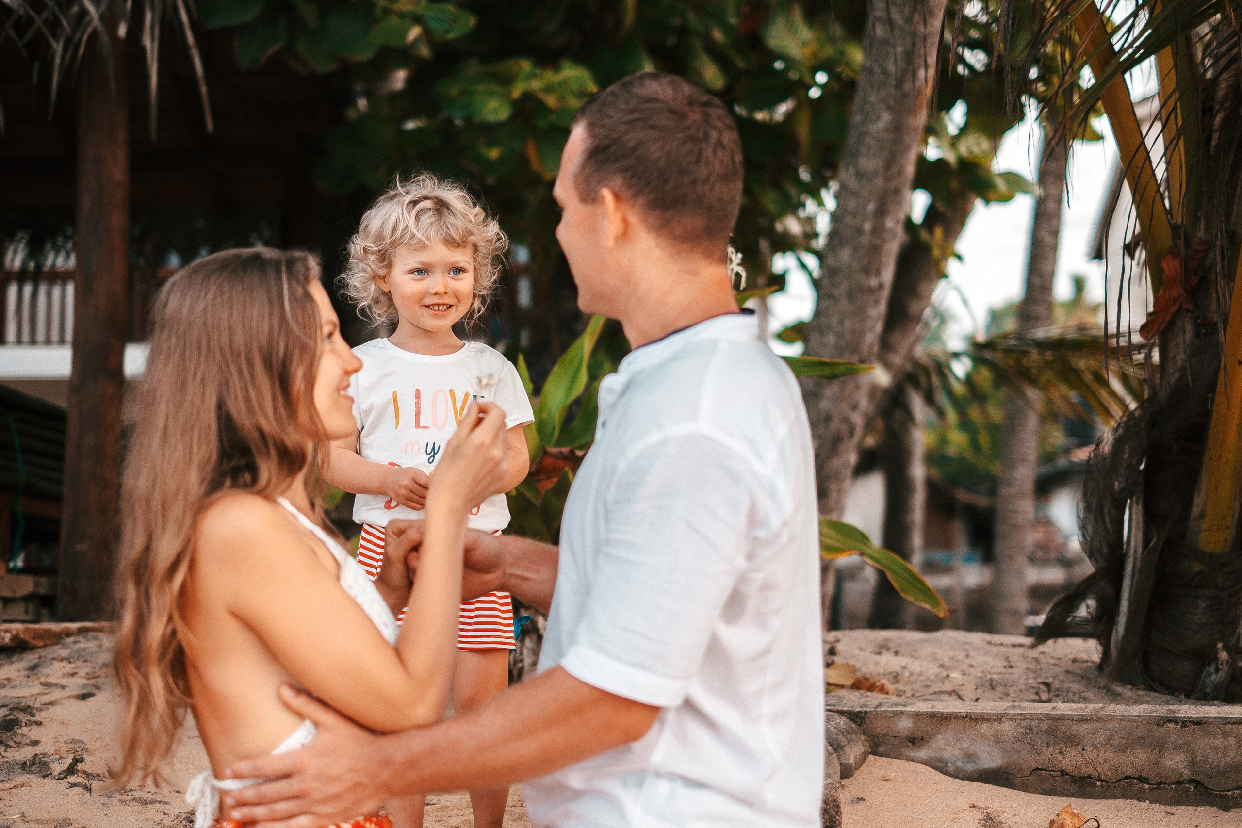 Gena+Katya+Liza Dalavella beach. Ivan Skufinsky — wedding and family photographer in Vancouver