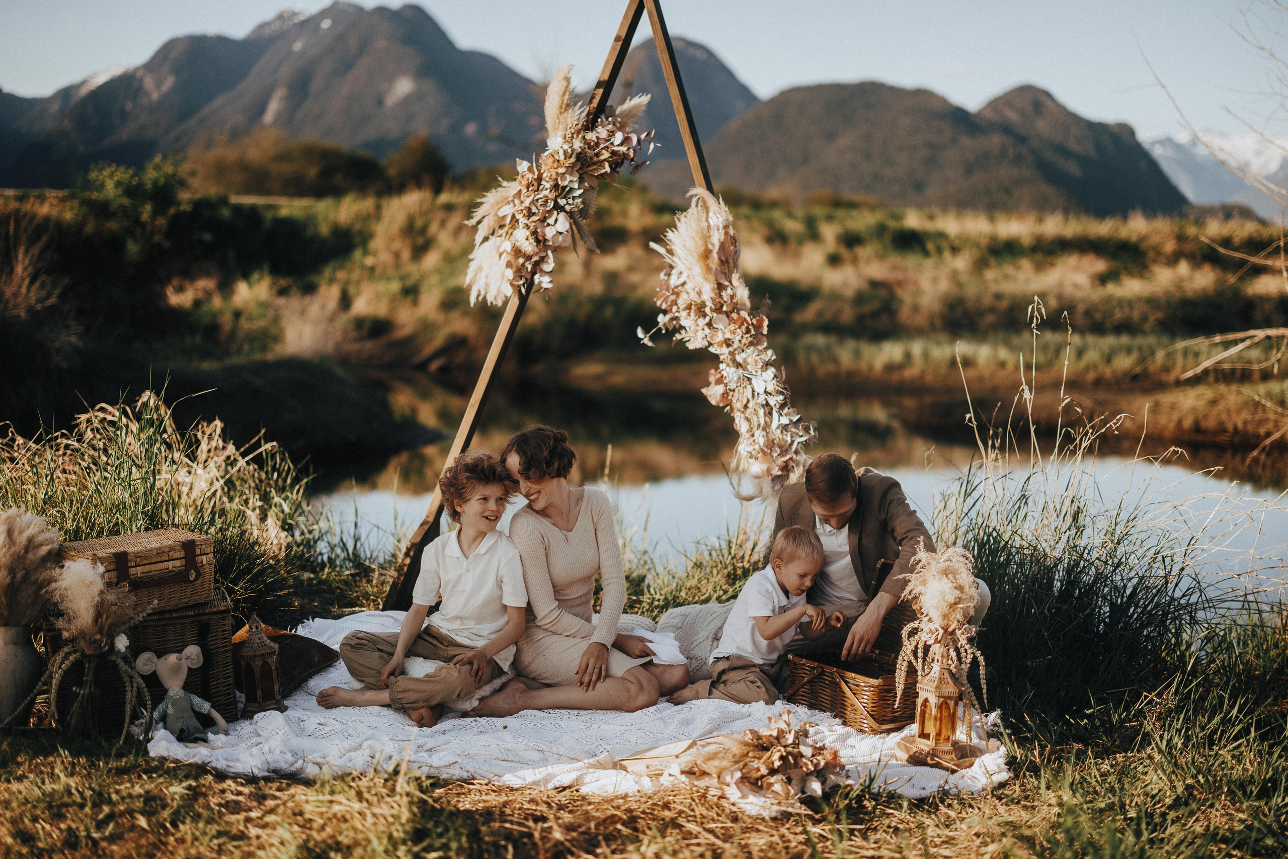Family photo shoot at Pitt lake Vancouver BC. Ivan Skufinsky — wedding and family photographer in Vancouver