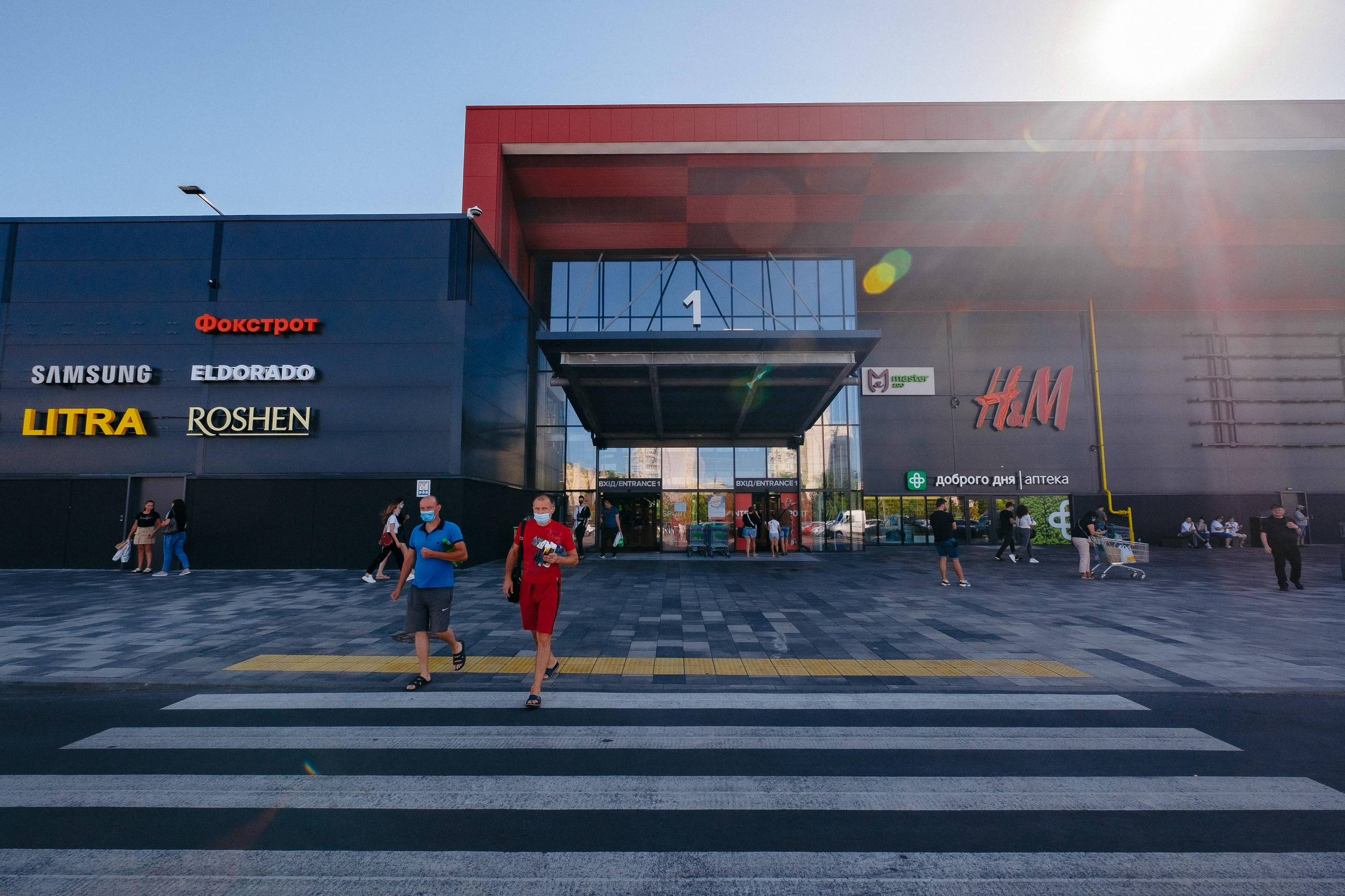 EXTERIER RETROVILLE. Ivan Skufinsky — wedding and family photographer in Vancouver