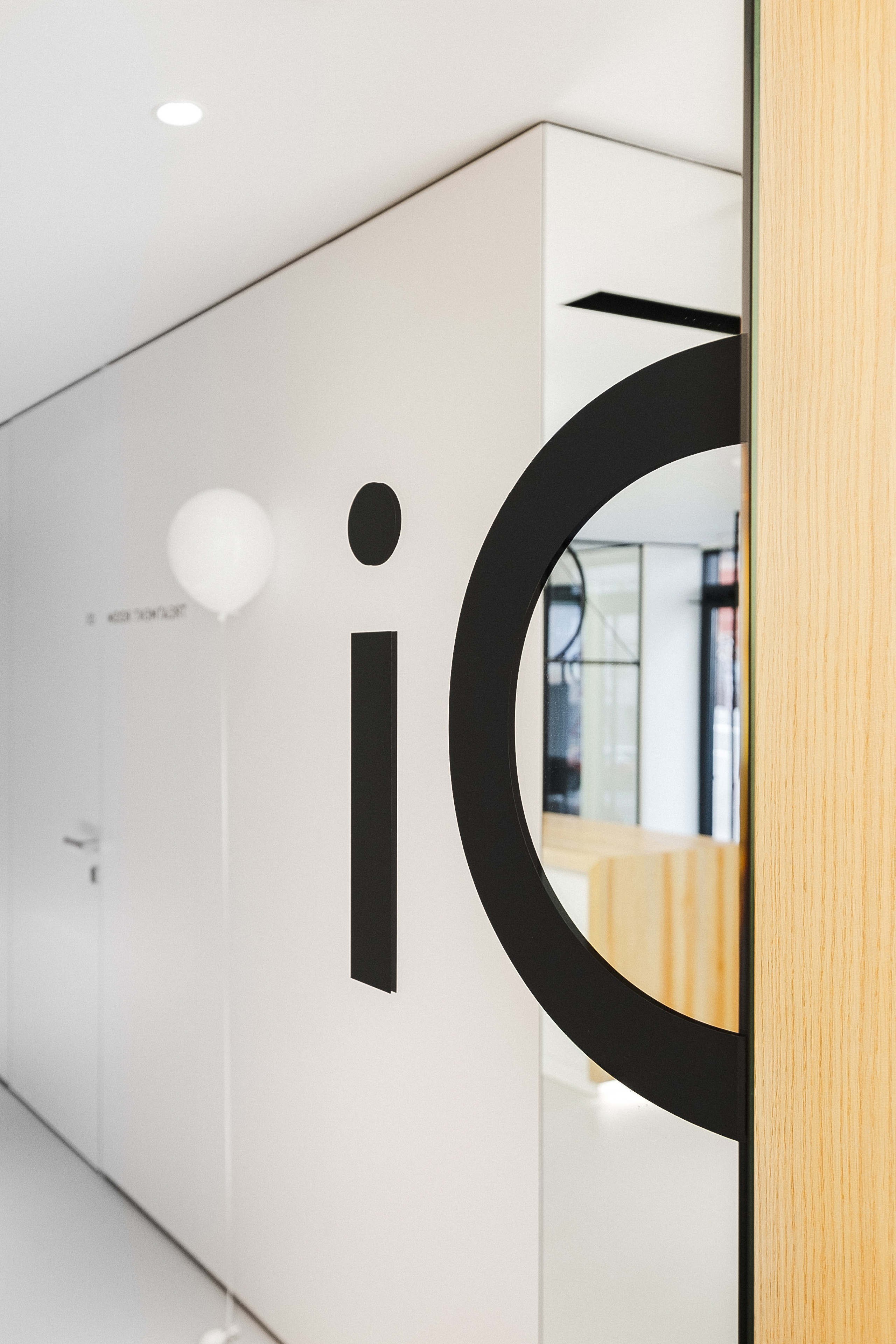 BEAUTY SAIOON OI. Ivan Skufinsky — wedding and family photographer in Vancouver