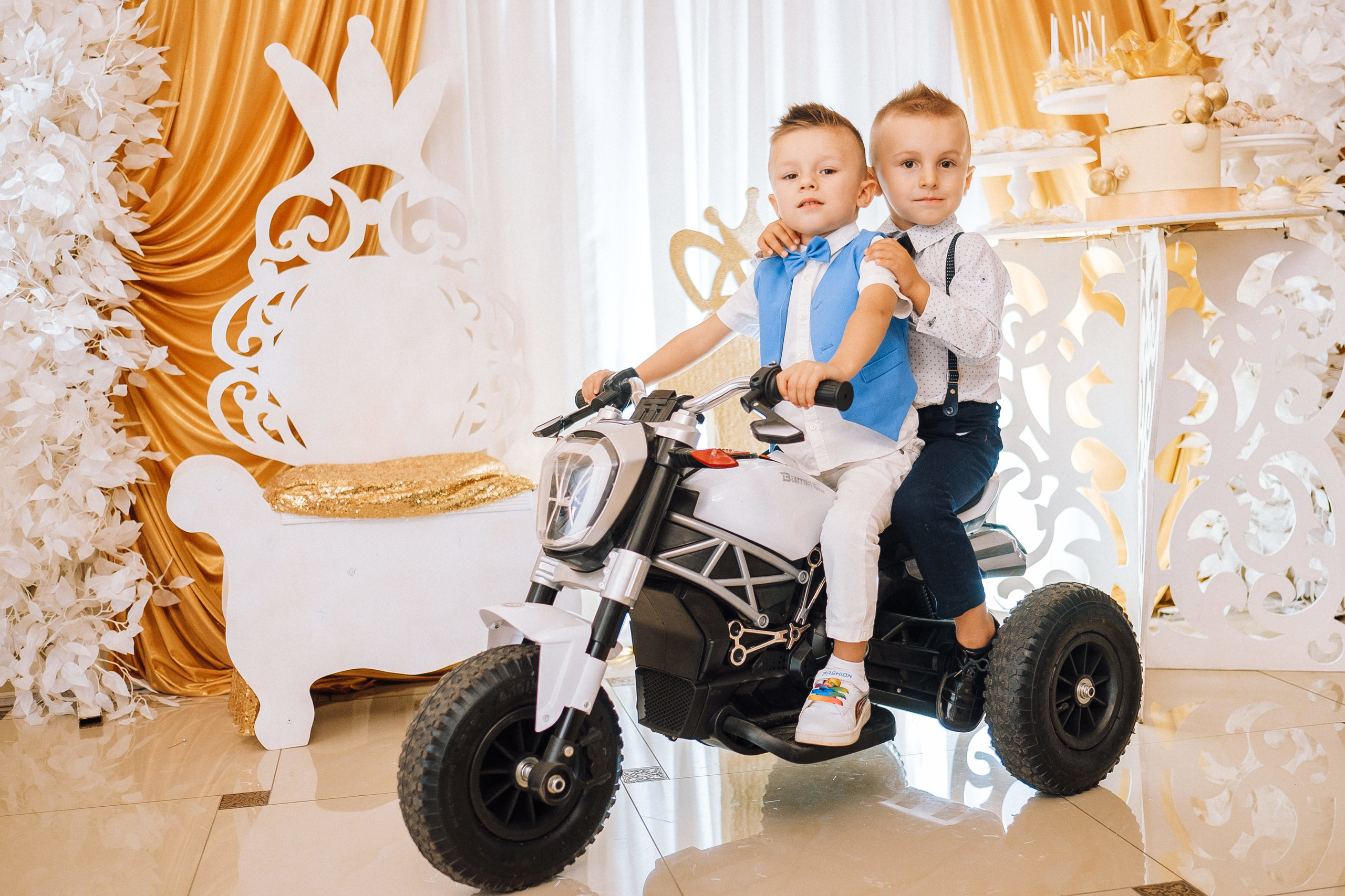 Версаль. Назару 1 рік =). Ivan Skufinsky — wedding and family photographer in Vancouver