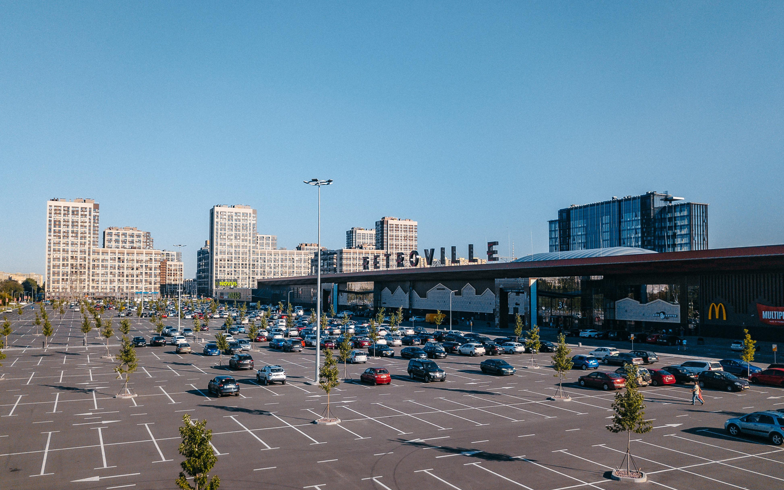 EXTERIER RETROVILLE. Ivan Skufinsky — wedding and family photographer in Vancouver