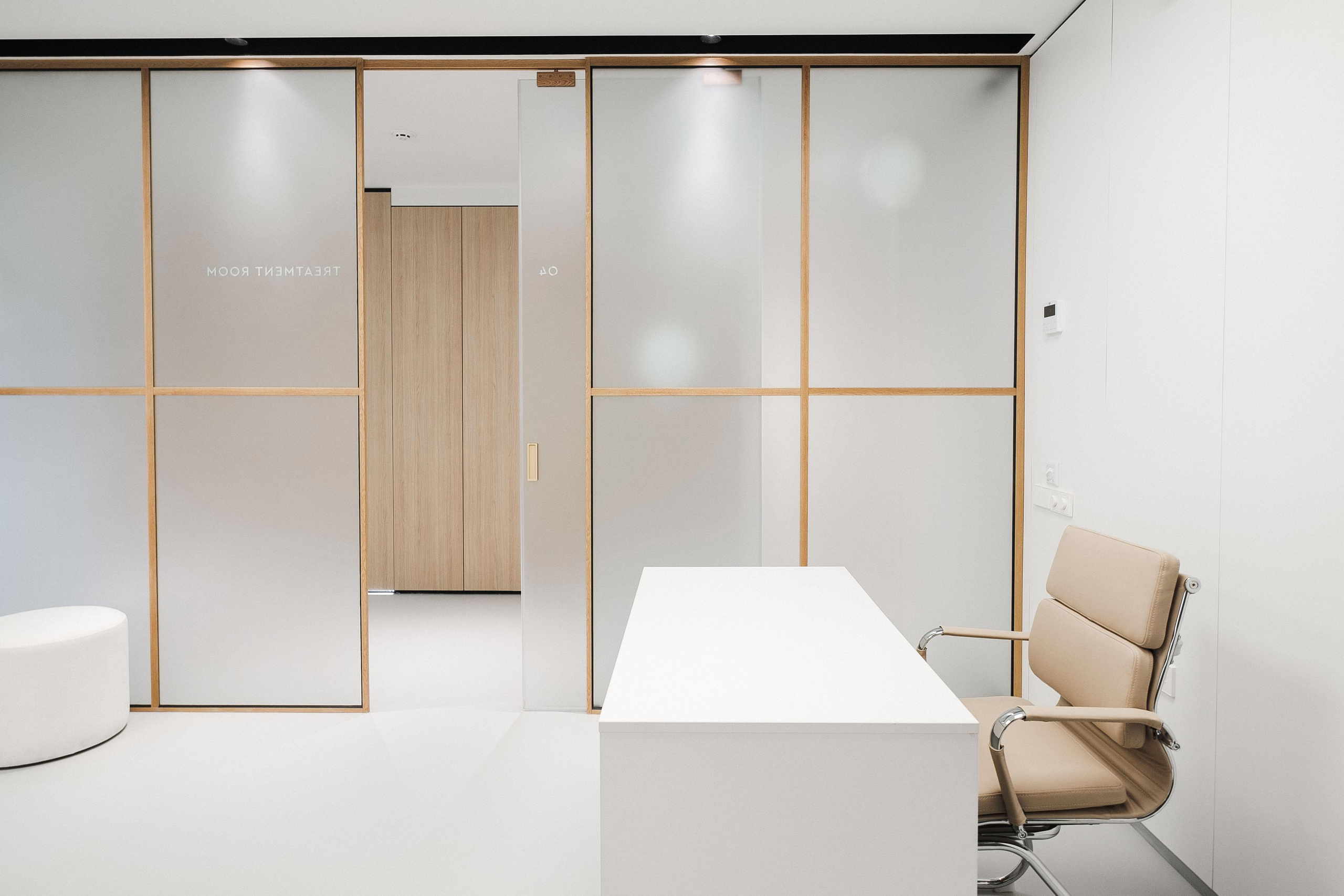 BEAUTY SAIOON OI. Ivan Skufinsky — wedding and family photographer in Vancouver