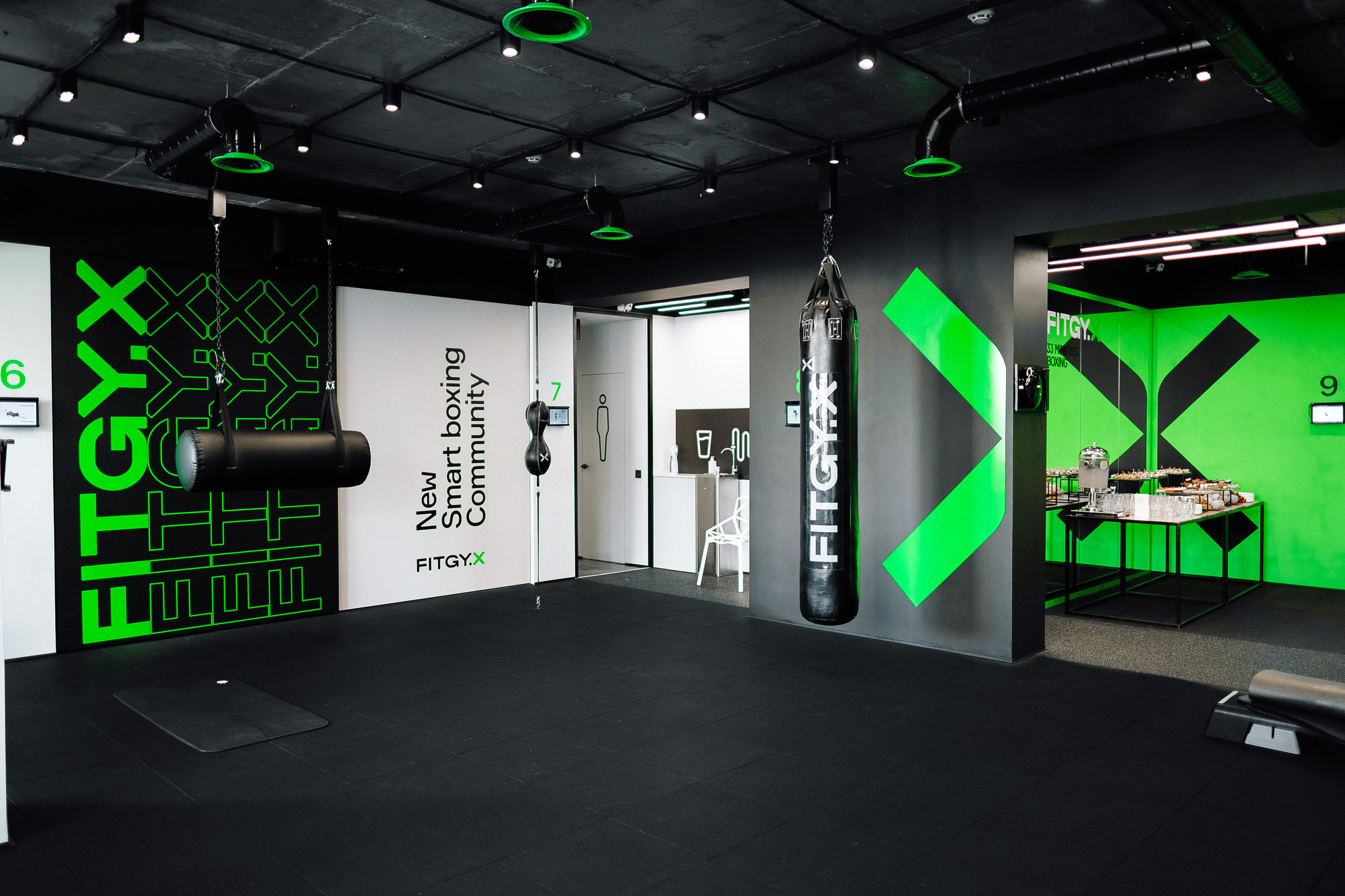 FitgyX контент 1 интерьер. Ivan Skufinsky — wedding and family photographer in Vancouver