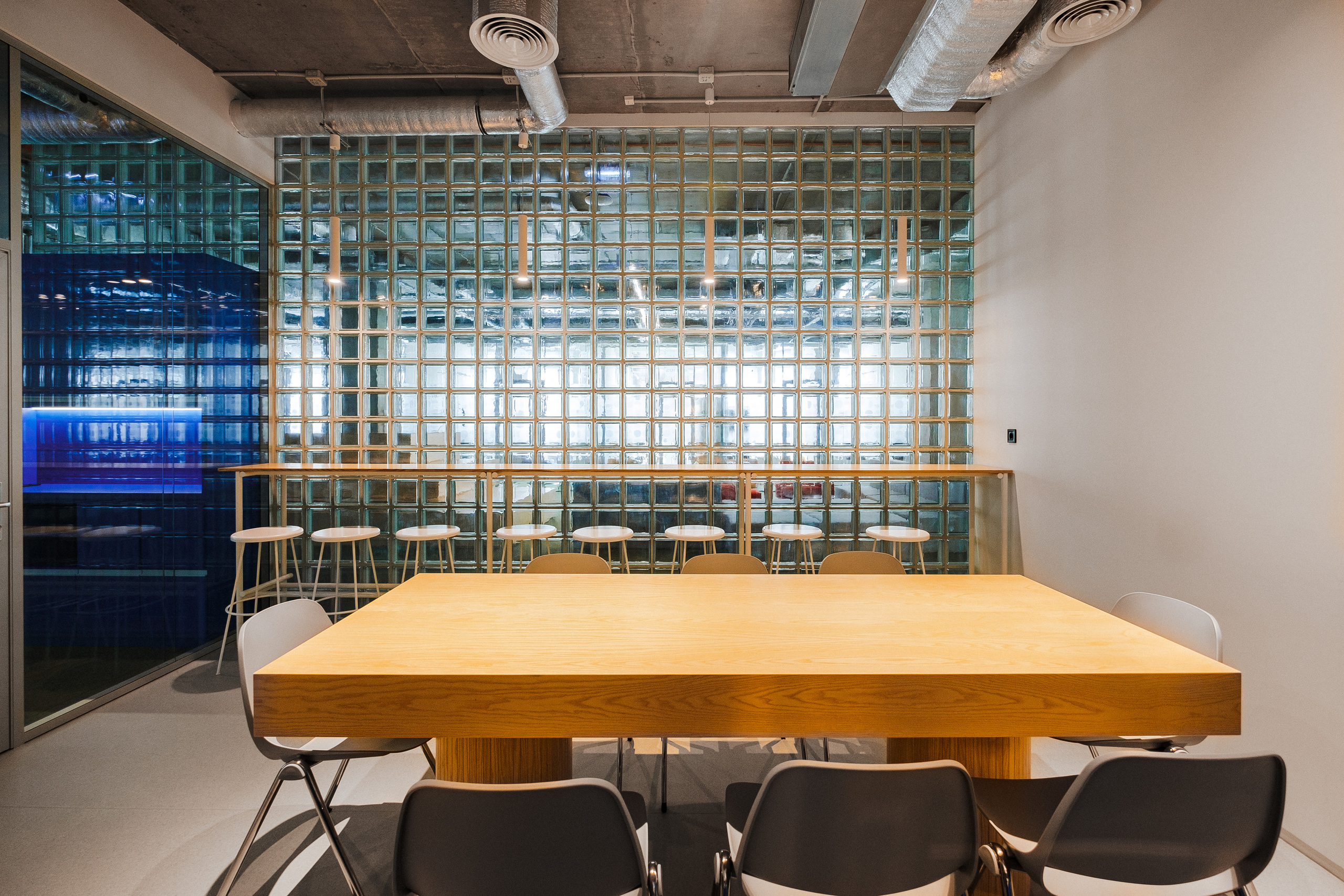 UNIT SYTI B10. Ivan Skufinsky — wedding and family photographer in Vancouver