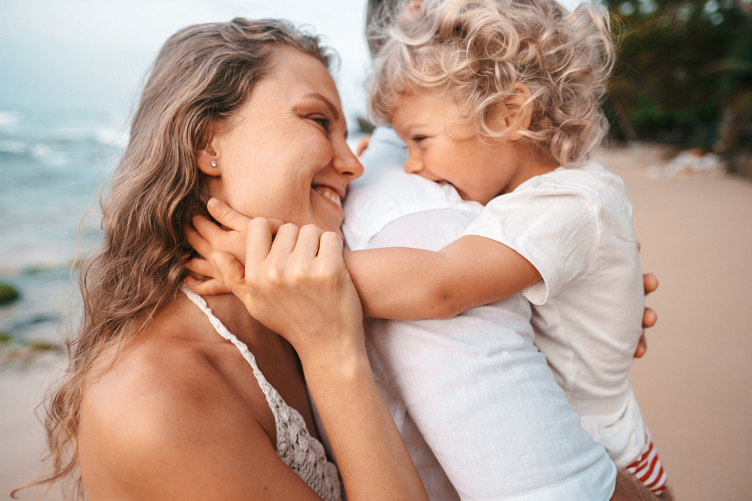 Gena+Katya+Liza Dalavella beach. Ivan Skufinsky — wedding and family photographer in Vancouver