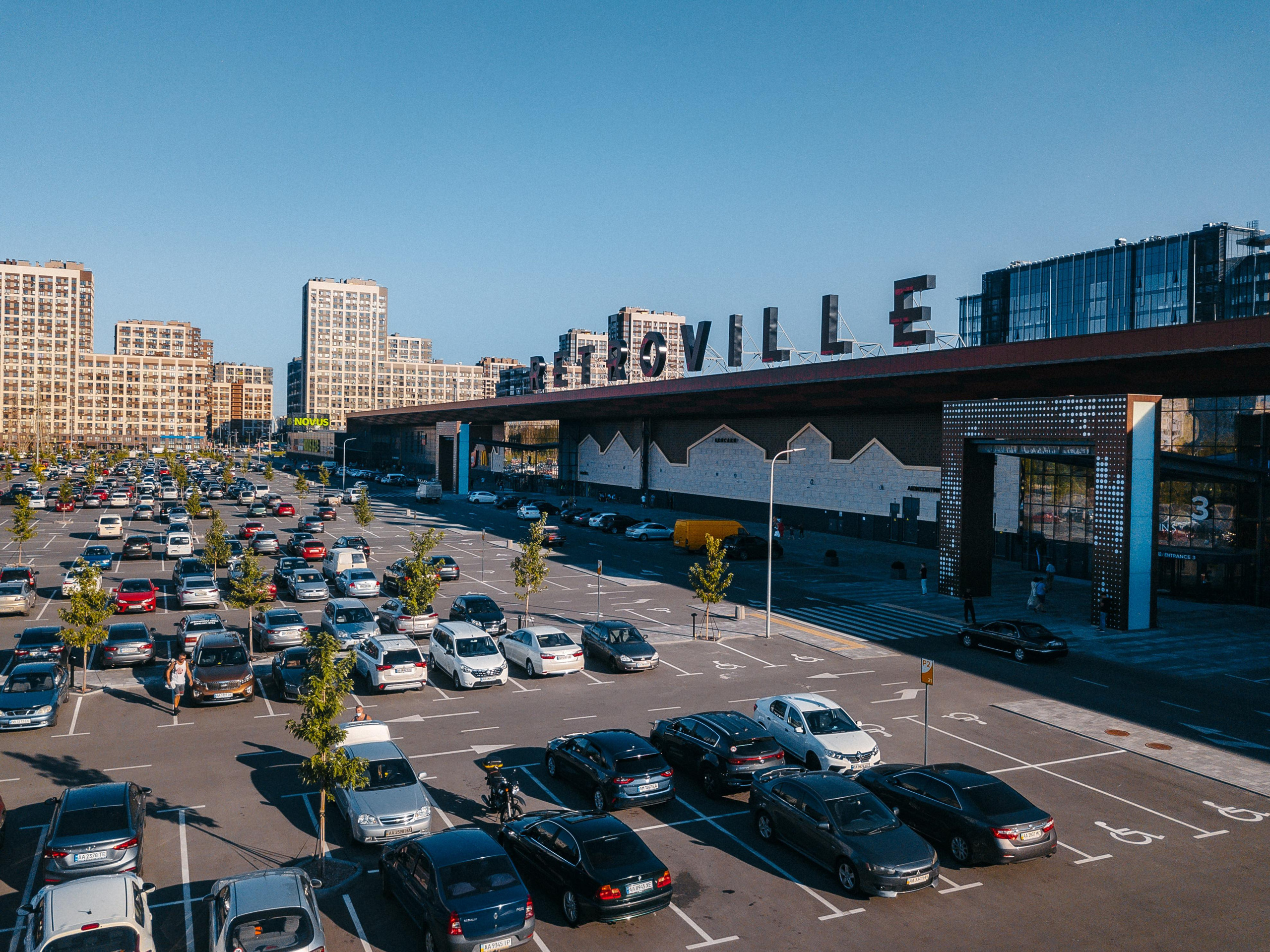 EXTERIER RETROVILLE. Ivan Skufinsky — wedding and family photographer in Vancouver