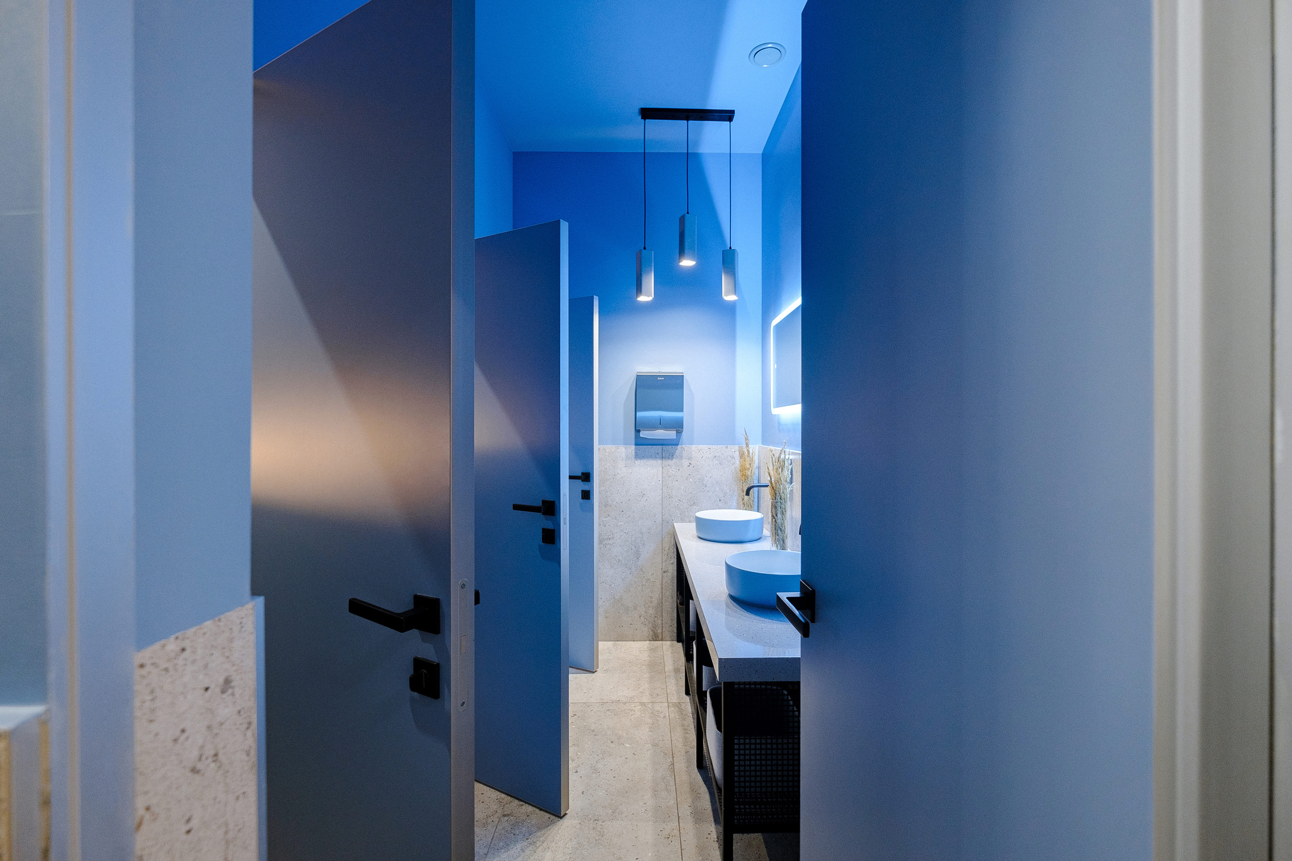 COFFEE HOUSE ТУТ БУДЕ. Ivan Skufinsky — wedding and family photographer in Vancouver