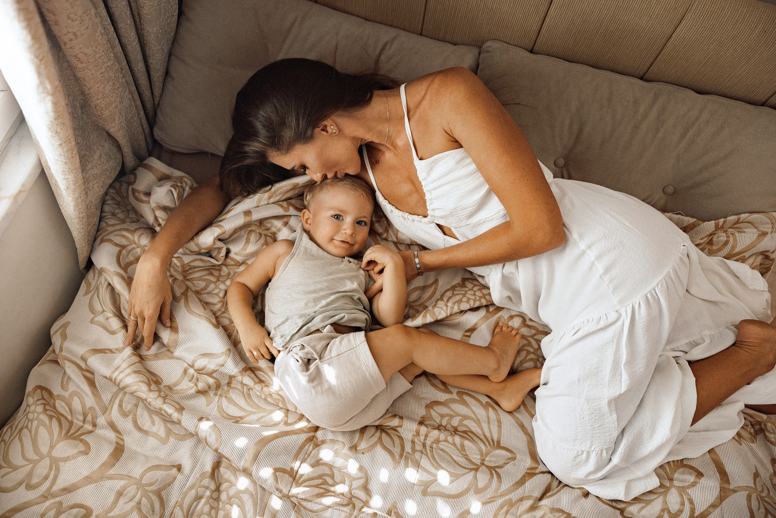 Home family shoot. Ivan Skufinsky — wedding and family photographer in Vancouver