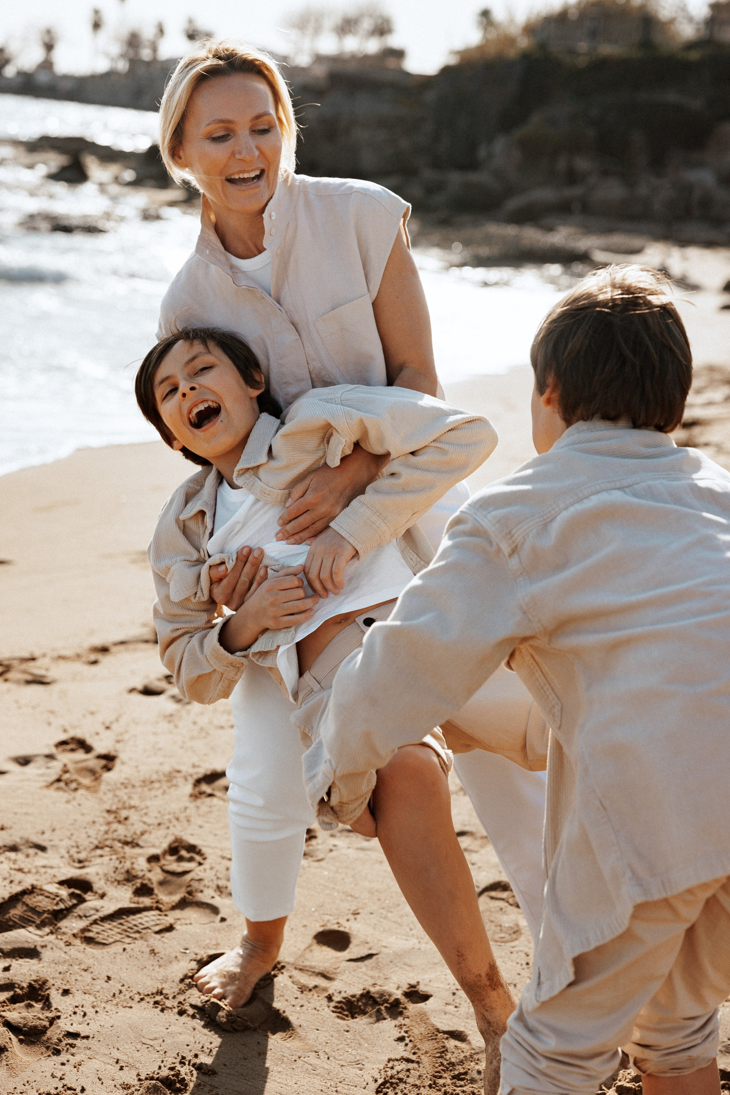 Family photo session on the beach in Vancouver BC Сanada. Twins. Ivan Skufinsky — wedding and family photographer in Vancouver