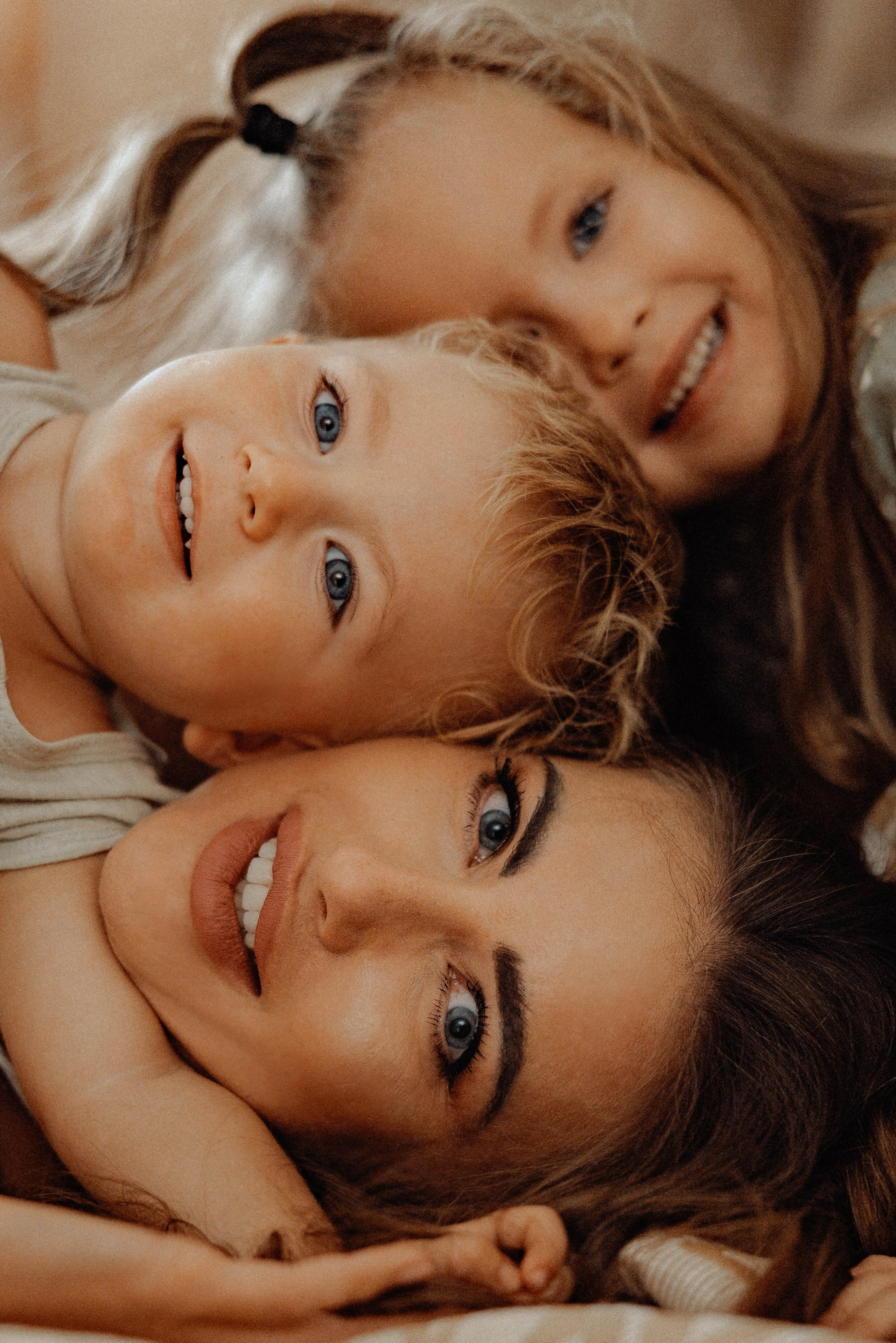 Home family shoot. Ivan Skufinsky — wedding and family photographer in Vancouver