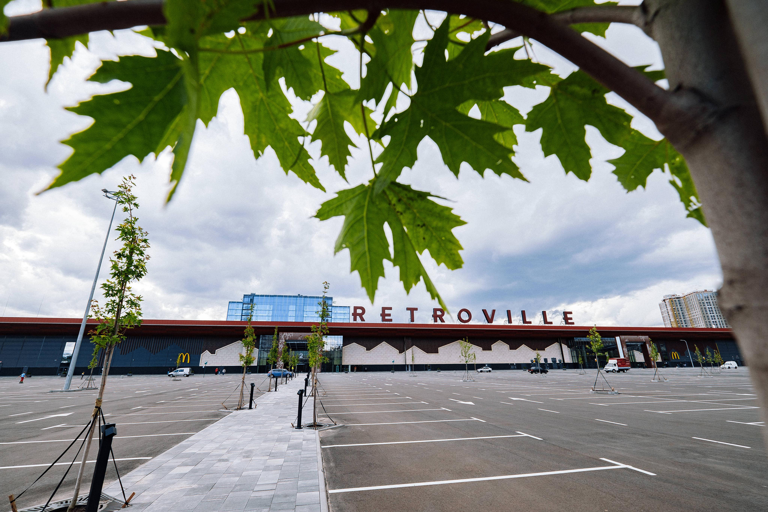 EXTERIER RETROVILLE. Ivan Skufinsky — wedding and family photographer in Vancouver