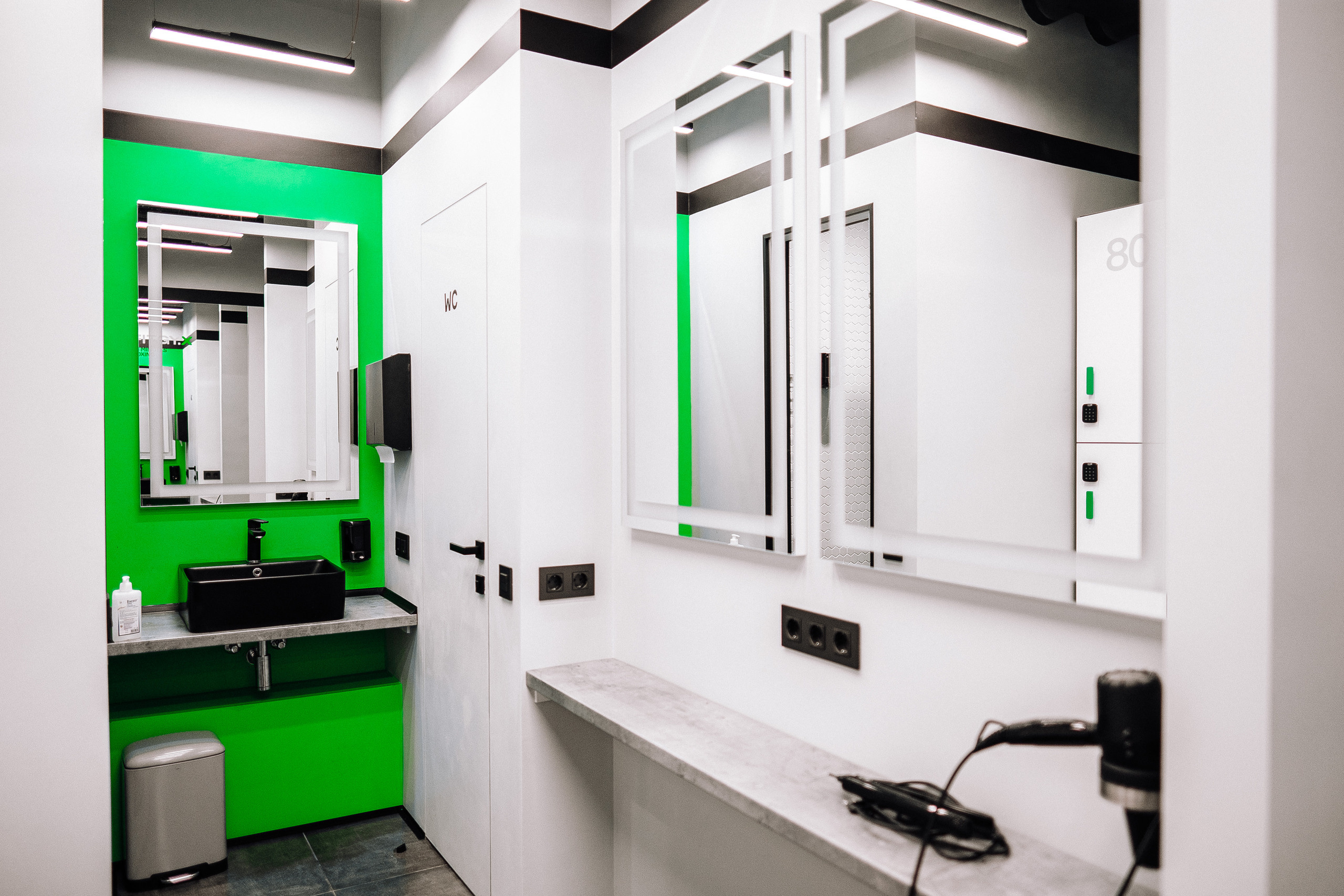 FitgyX контент 1 интерьер. Ivan Skufinsky — wedding and family photographer in Vancouver