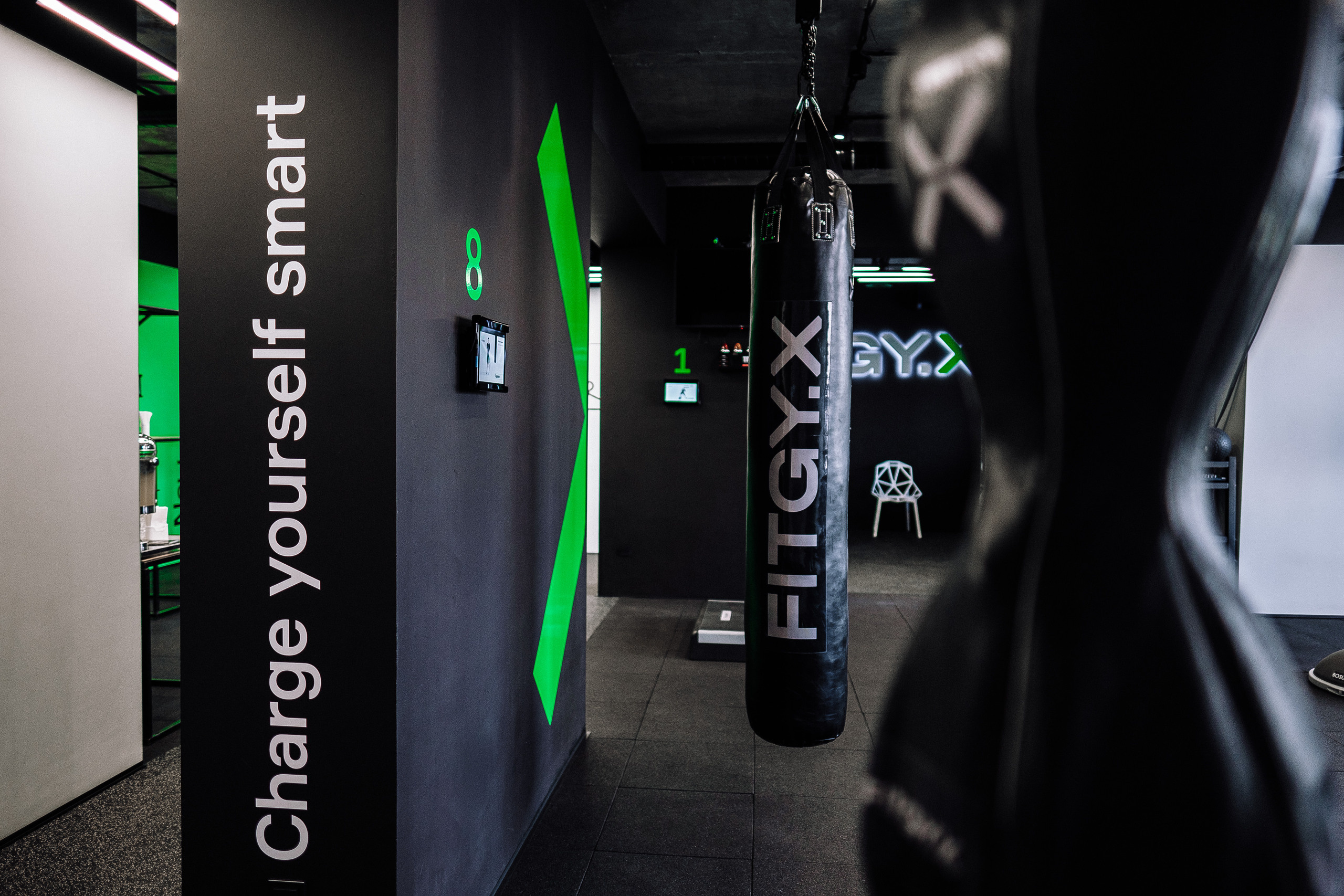 FitgyX контент 1 интерьер. Ivan Skufinsky — wedding and family photographer in Vancouver