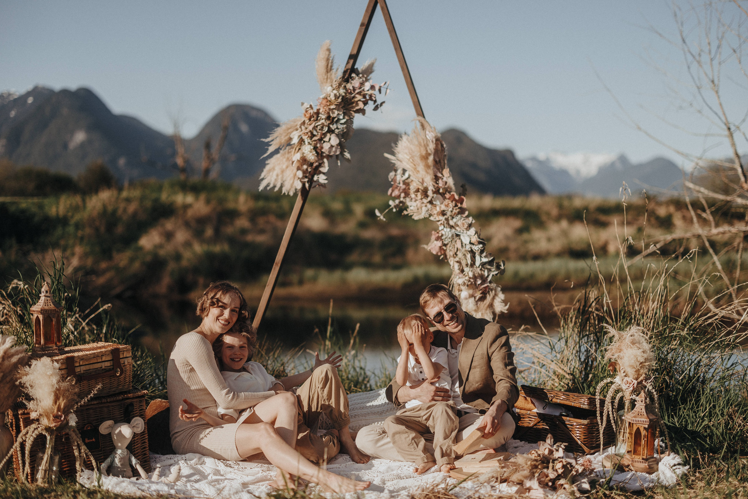 Family photo shoot at Pitt lake Vancouver BC. Ivan Skufinsky — wedding and family photographer in Vancouver
