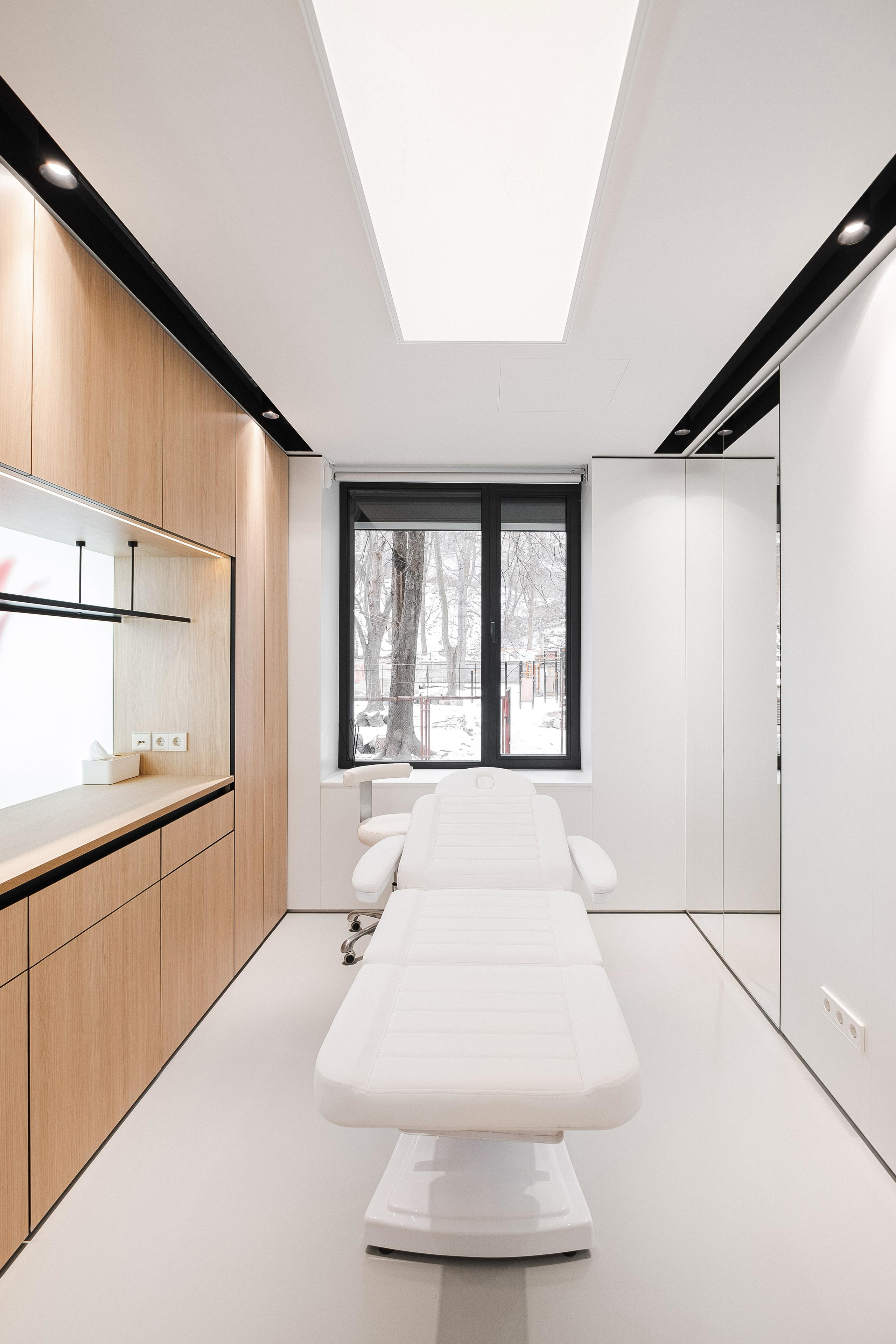 BEAUTY SAIOON OI. Ivan Skufinsky — wedding and family photographer in Vancouver