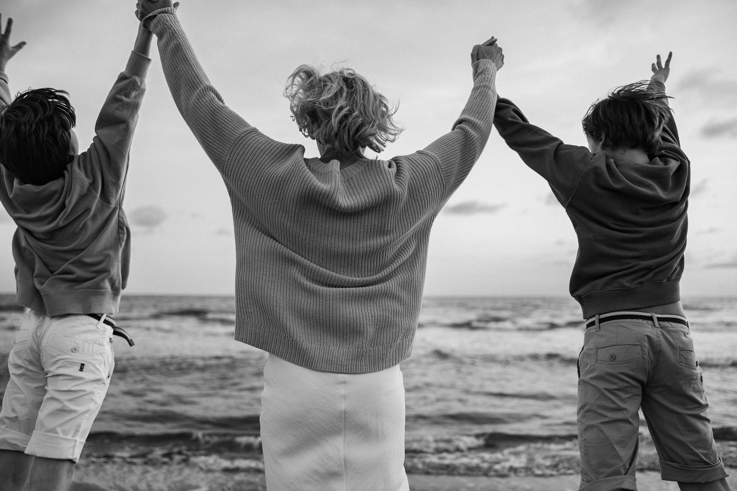 Family photo session on the beach in Vancouver BC Сanada. Twins. Ivan Skufinsky — wedding and family photographer in Vancouver