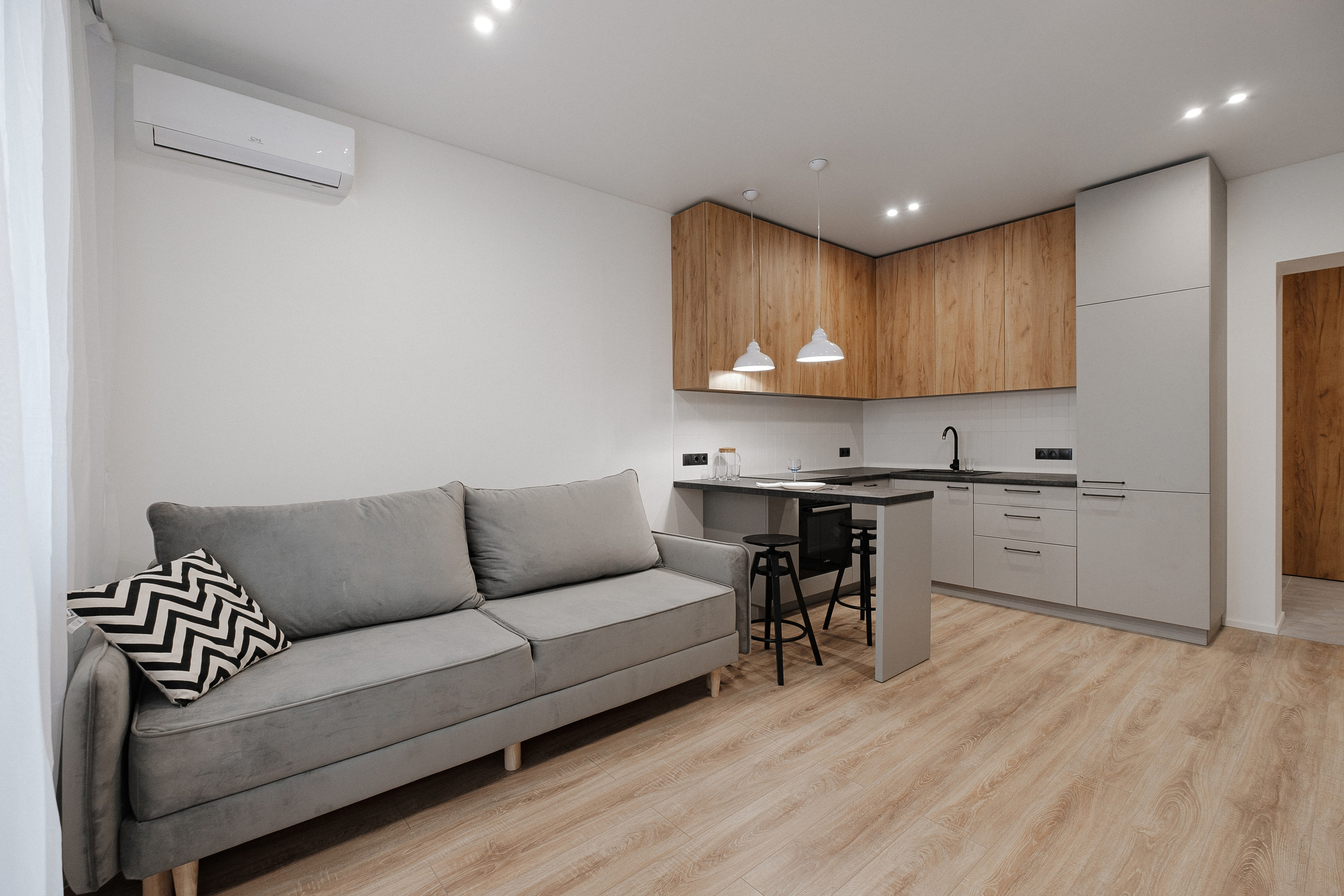 Interior photography of a apartment for a designer in Vancouver. Ivan Skufinsky — wedding and family photographer in Vancouver