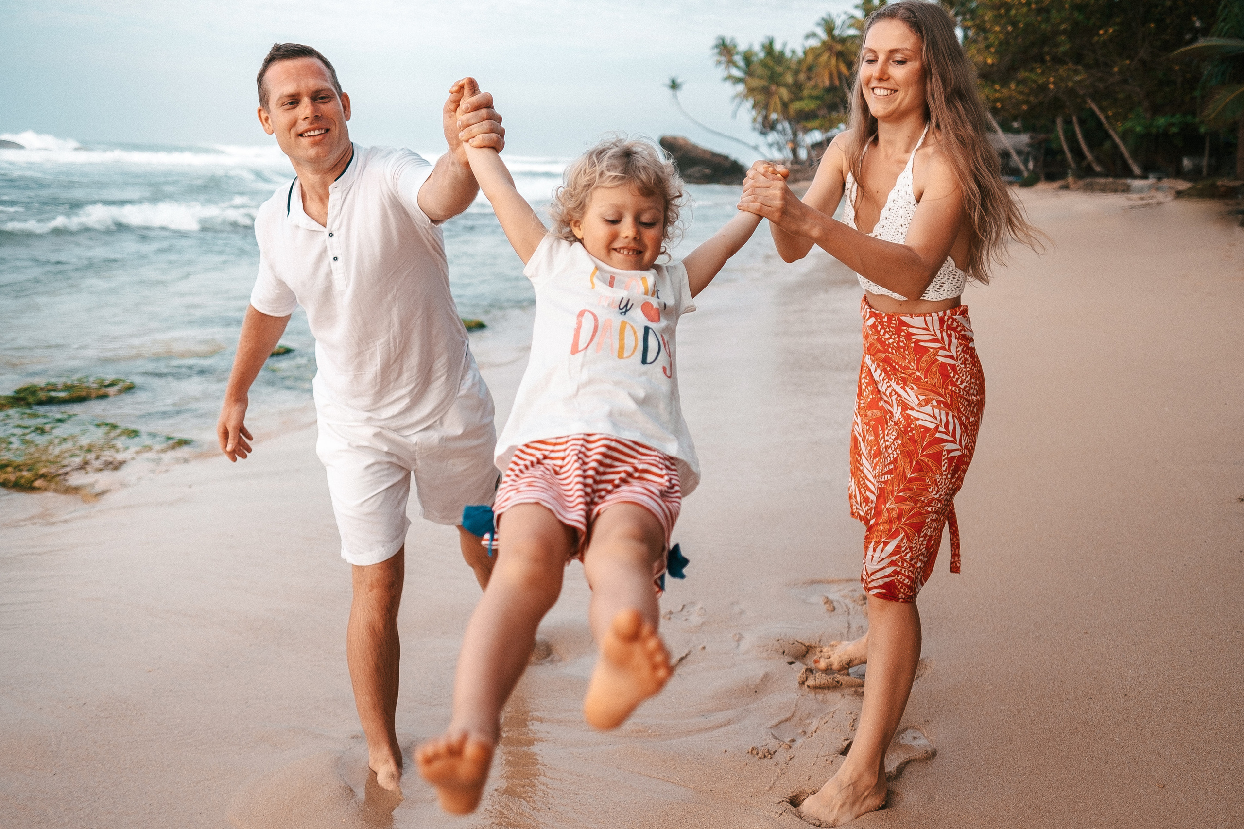 Gena+Katya+Liza Dalavella beach. Ivan Skufinsky — wedding and family photographer in Vancouver