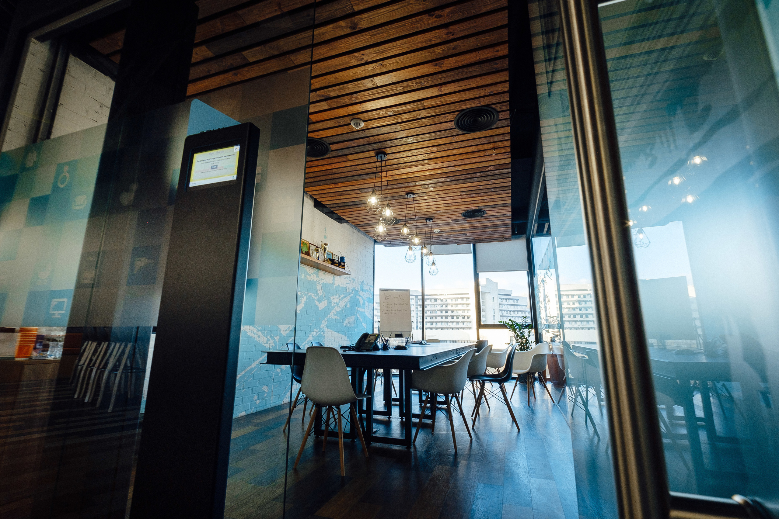 Фотоэкскурсия в компанию OLX. Ivan Skufinsky — wedding and family photographer in Vancouver