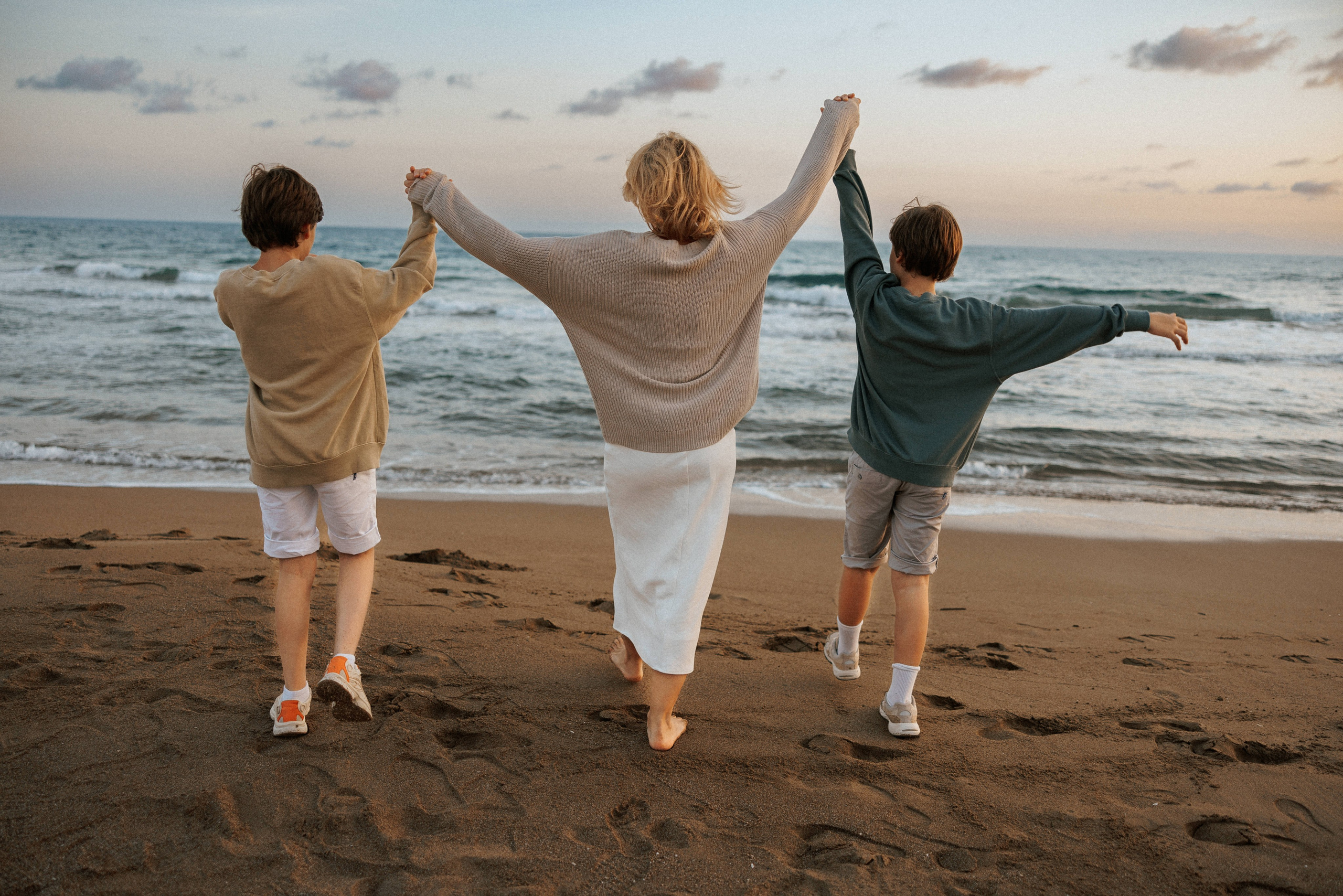 Family photo session on the beach in Vancouver BC Сanada. Twins. Ivan Skufinsky — wedding and family photographer in Vancouver