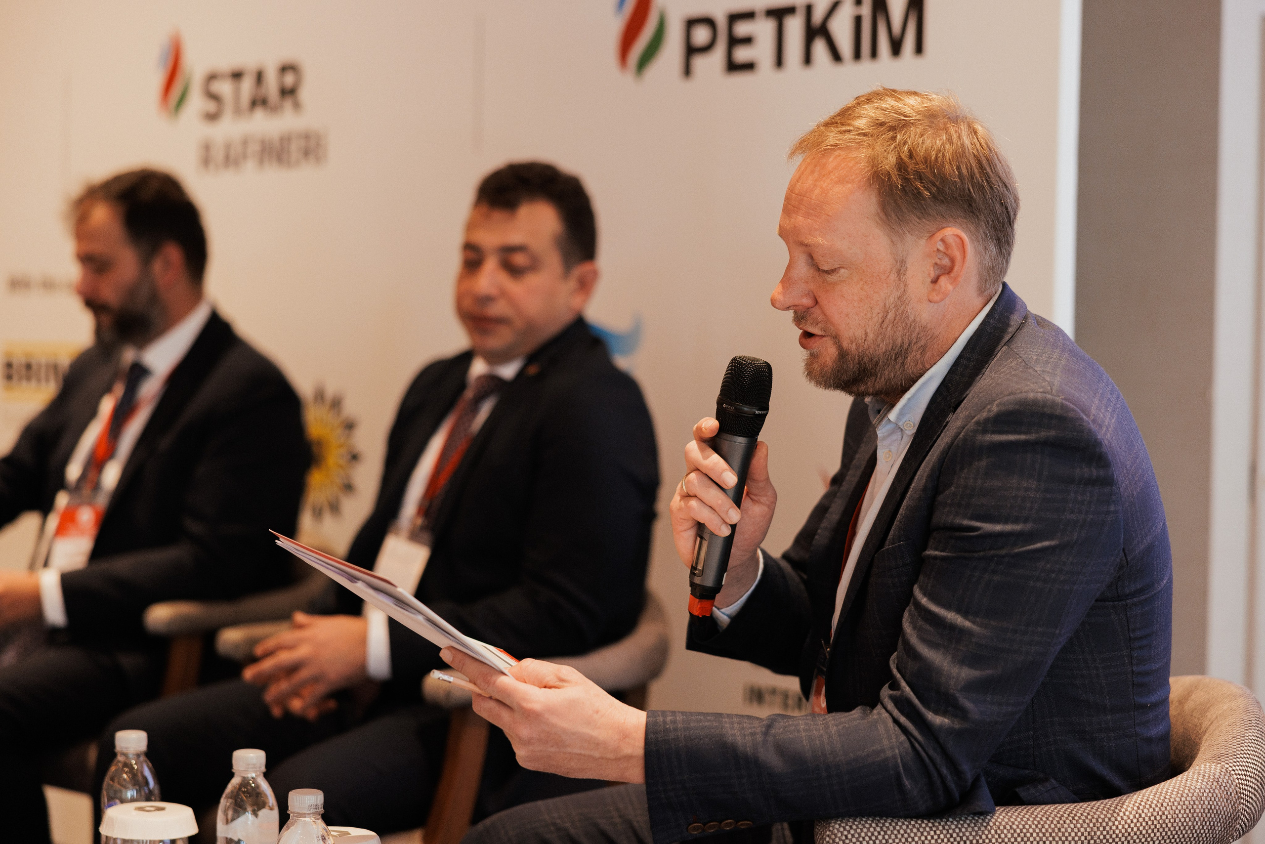 EXECUTIVE RETREAT Izmir Confidence Information Services. Ivan Skufinsky — wedding and family photographer in Vancouver