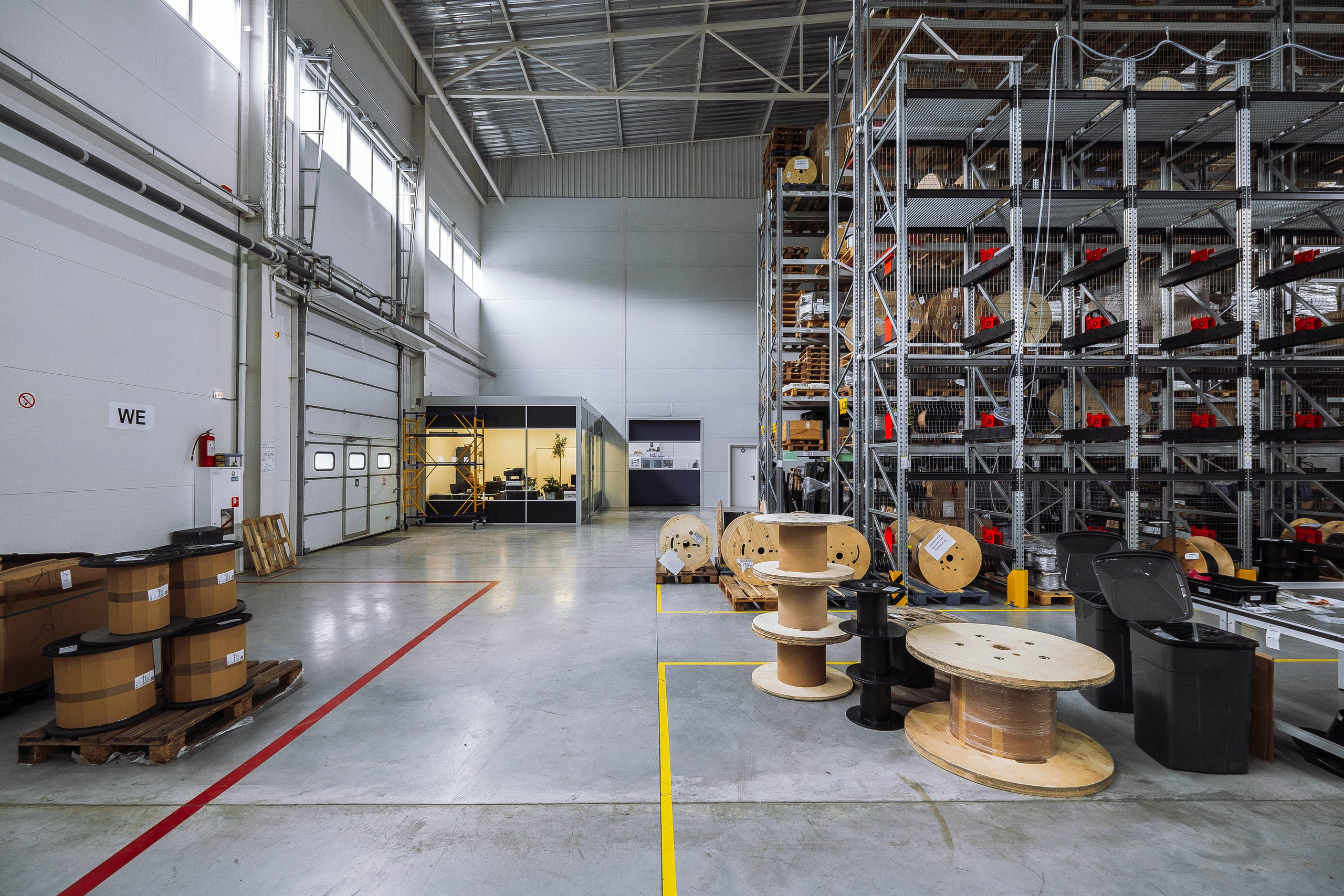 E & E Cable Solutions Factory. Ivan Skufinsky — wedding and family photographer in Vancouver