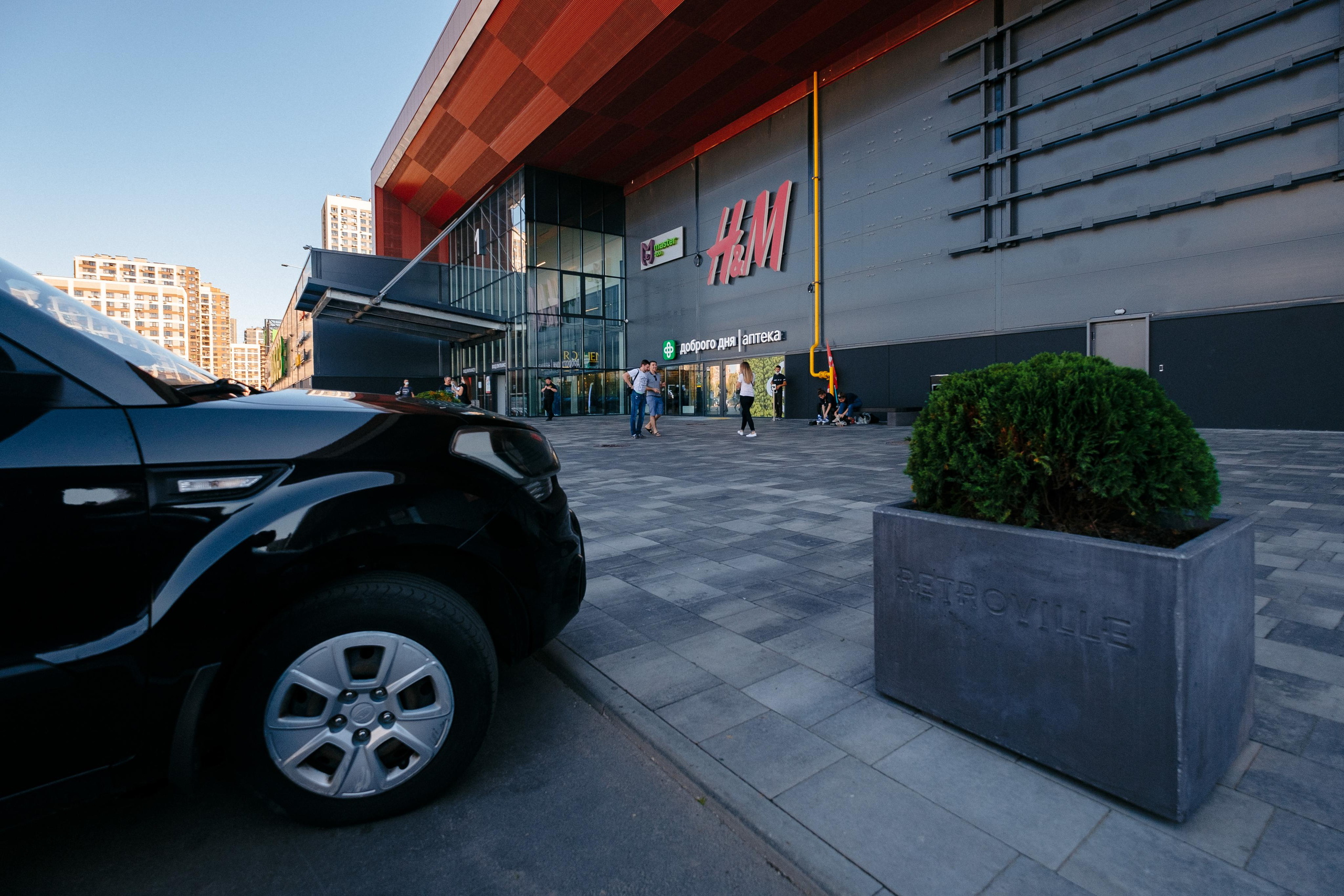 EXTERIER RETROVILLE. Ivan Skufinsky — wedding and family photographer in Vancouver