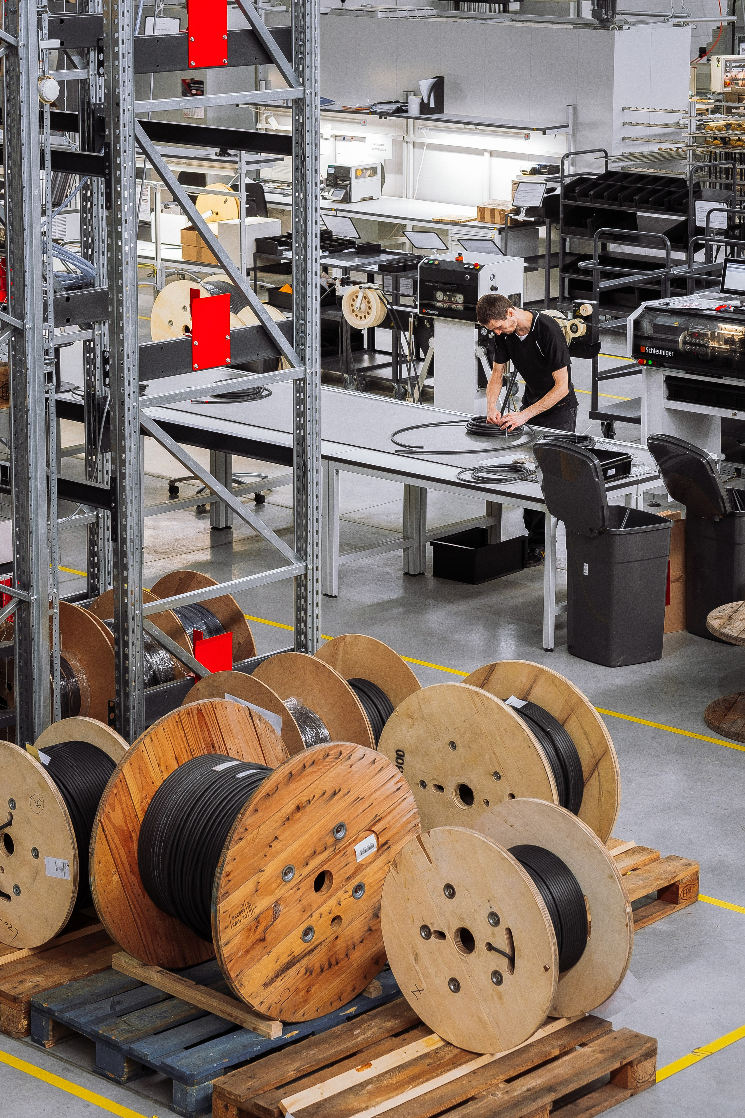 E & E Cable Solutions Factory. Ivan Skufinsky — wedding and family photographer in Vancouver