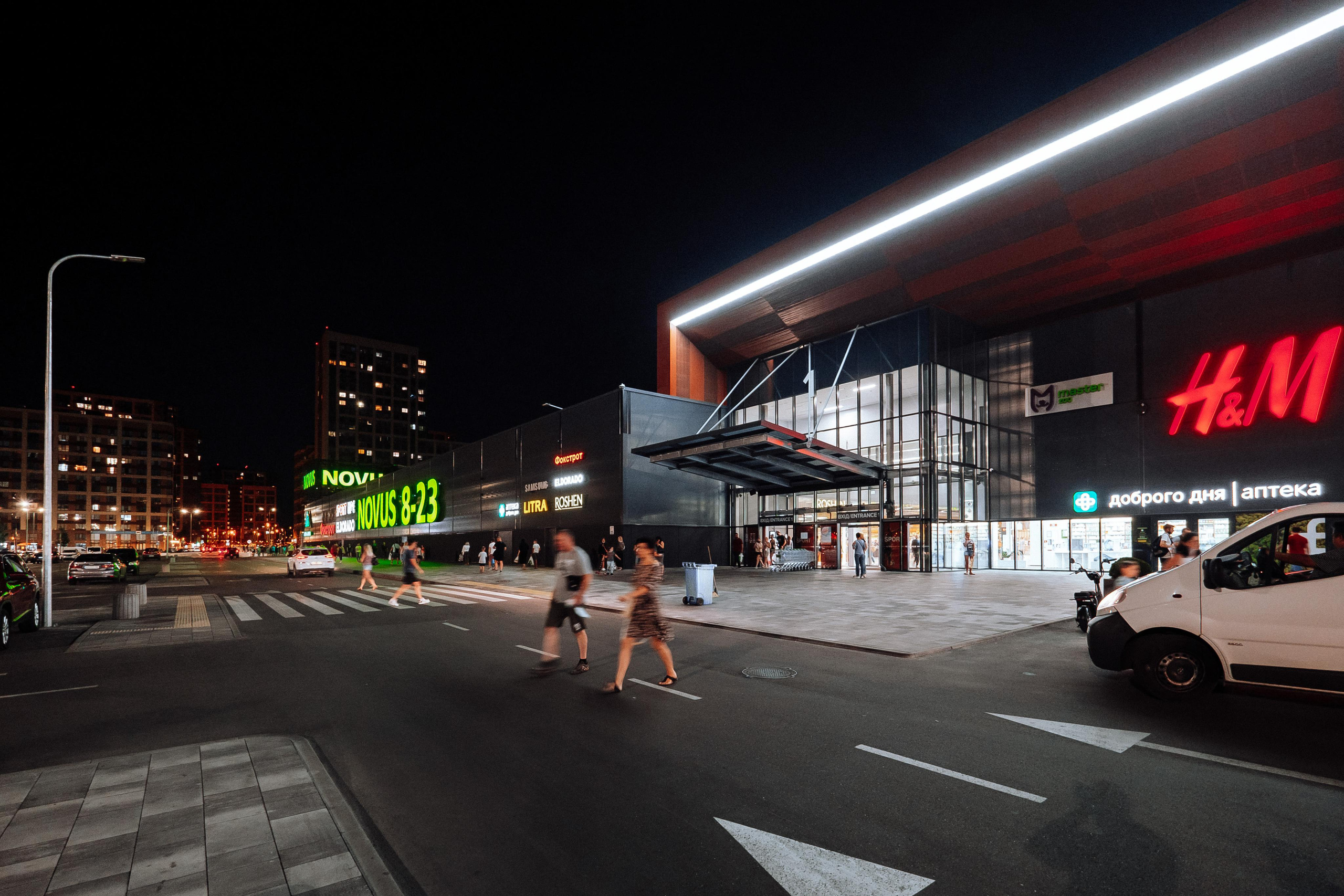 EXTERIER RETROVILLE. Ivan Skufinsky — wedding and family photographer in Vancouver