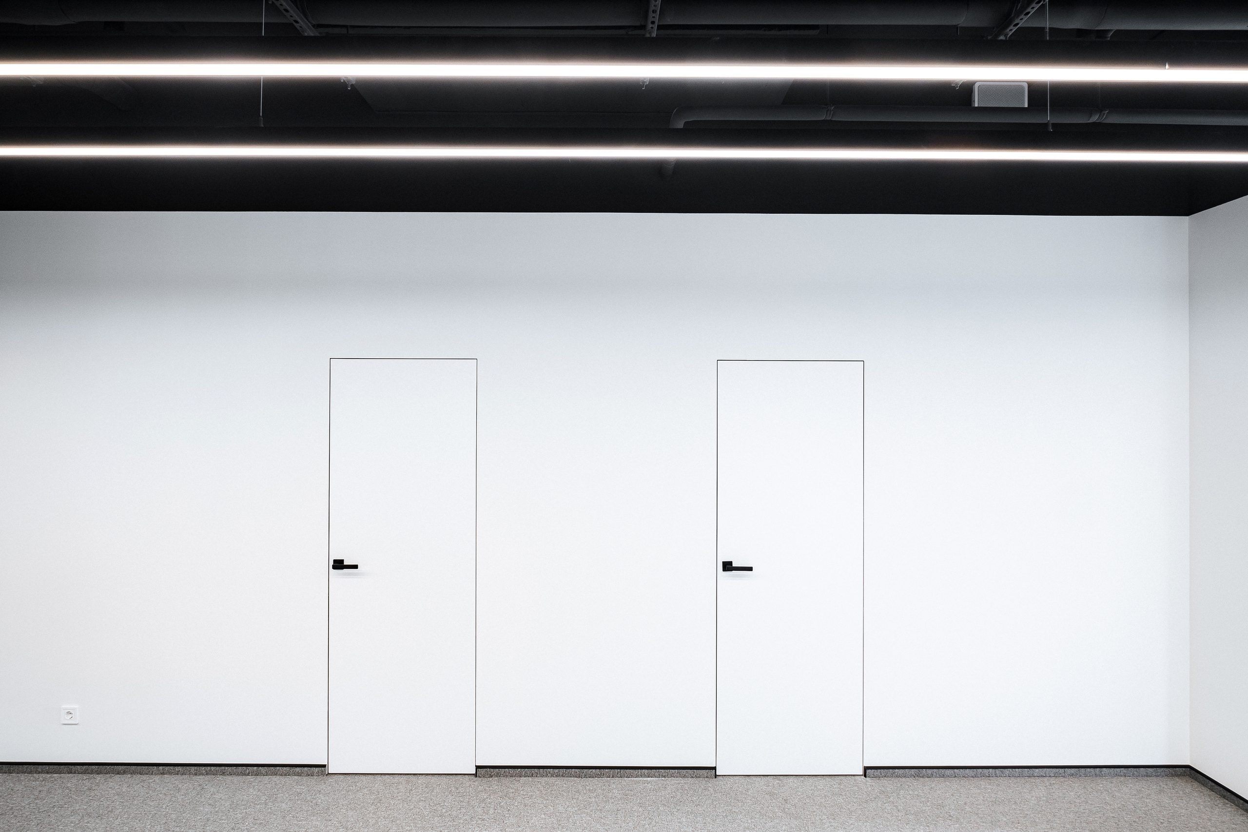 двери без наличников со скрытым коробом