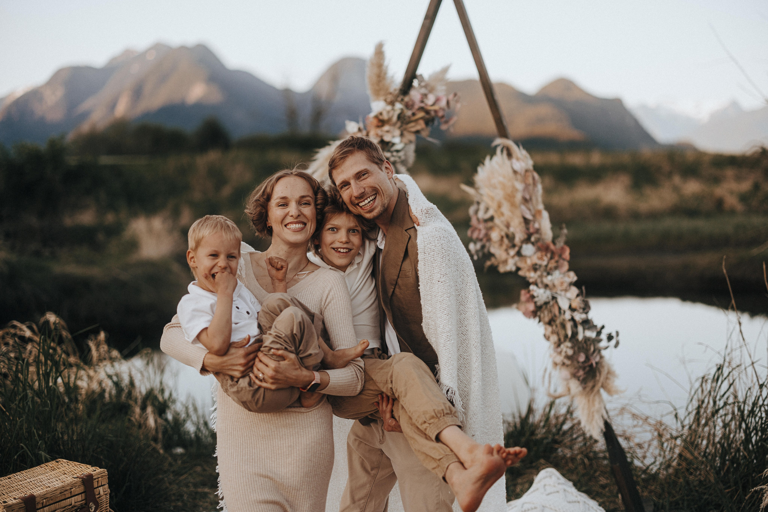 Family photo shoot at Pitt lake Vancouver BC. Ivan Skufinsky — wedding and family photographer in Vancouver