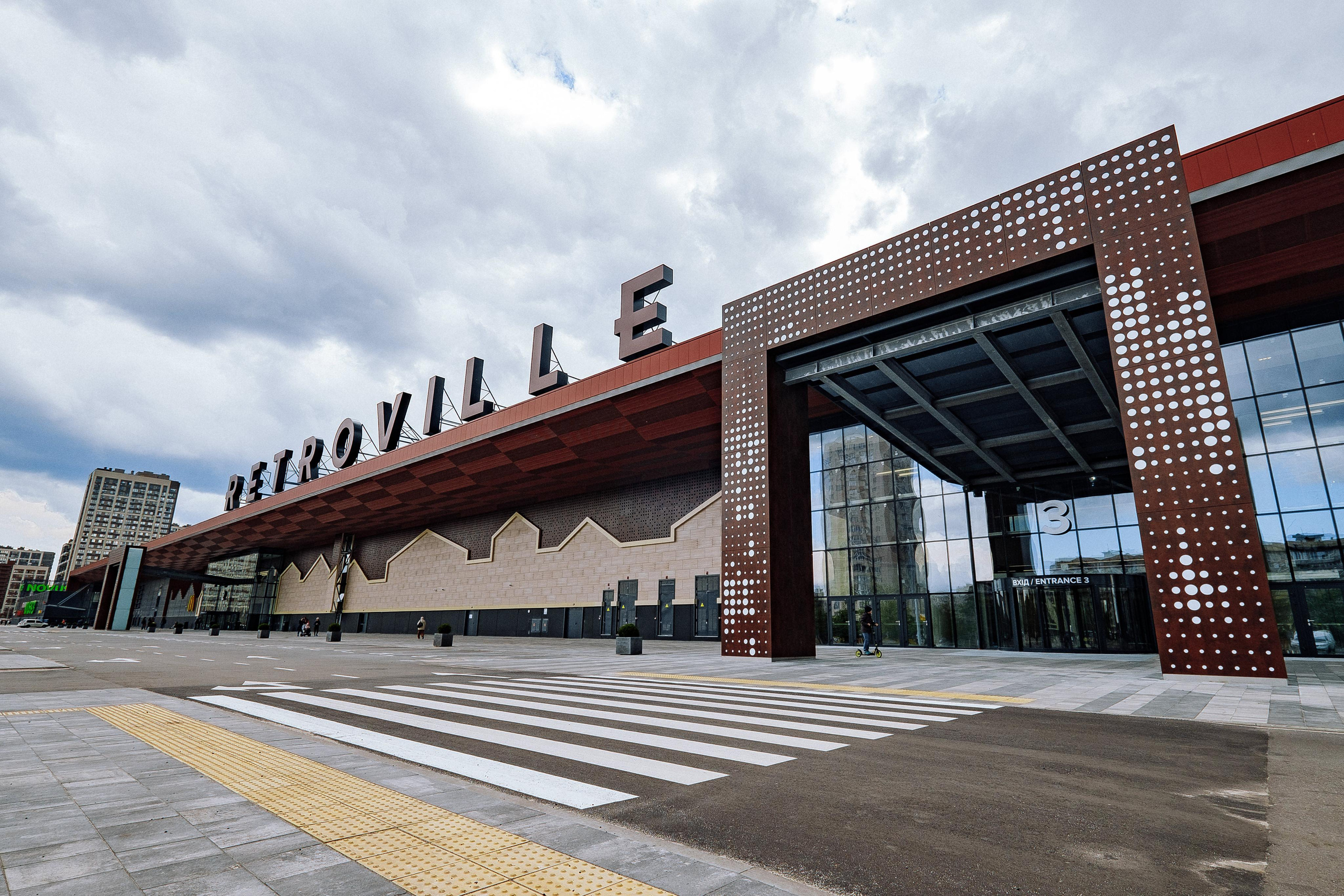 EXTERIER RETROVILLE. Ivan Skufinsky — wedding and family photographer in Vancouver