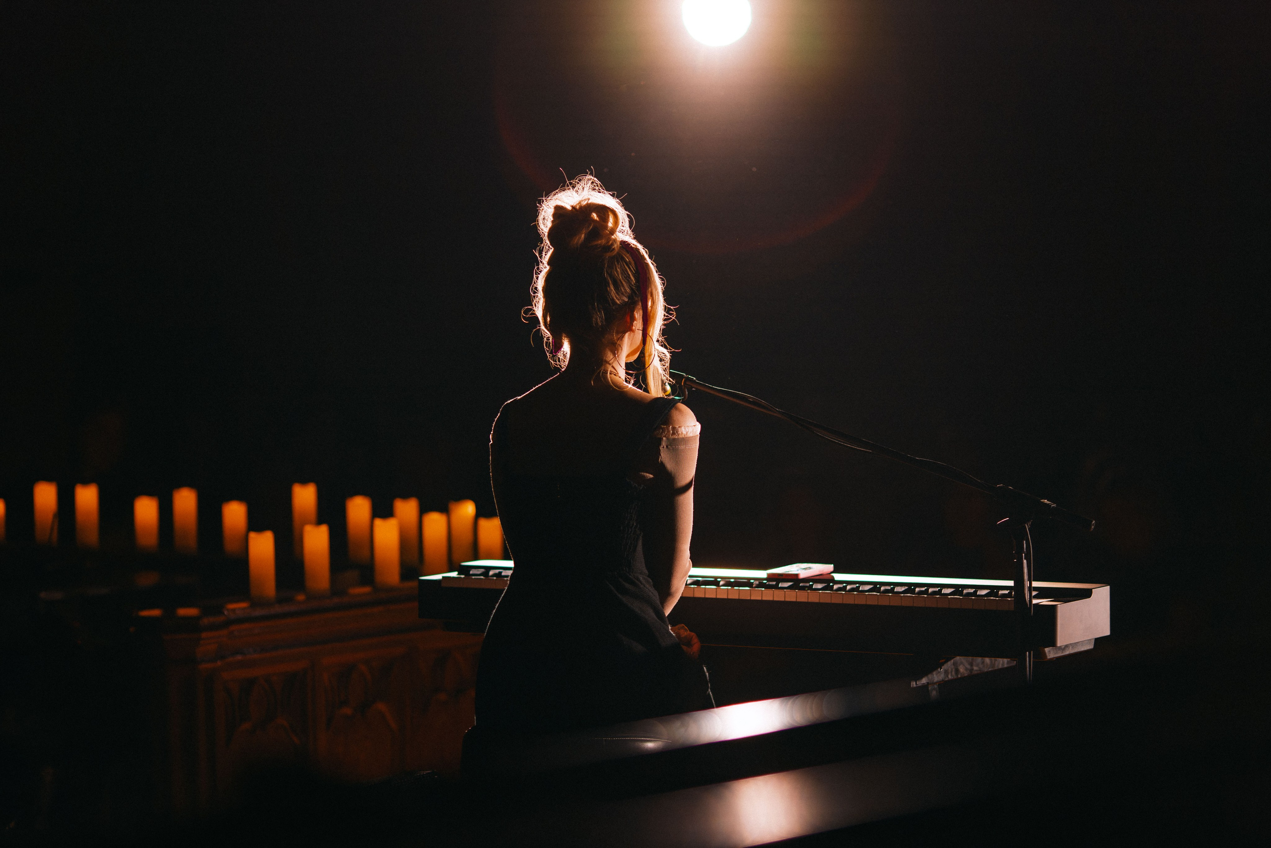 Live concert photography from Vivienne Mort in Vancouver 2025. Ivan Skufinsky — wedding and family photographer in Vancouver