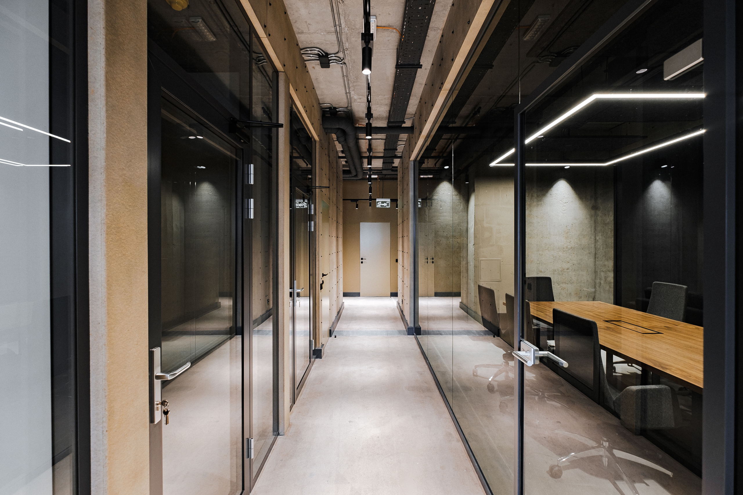 МACNAVI. Ivan Skufinsky — wedding and family photographer in Vancouver