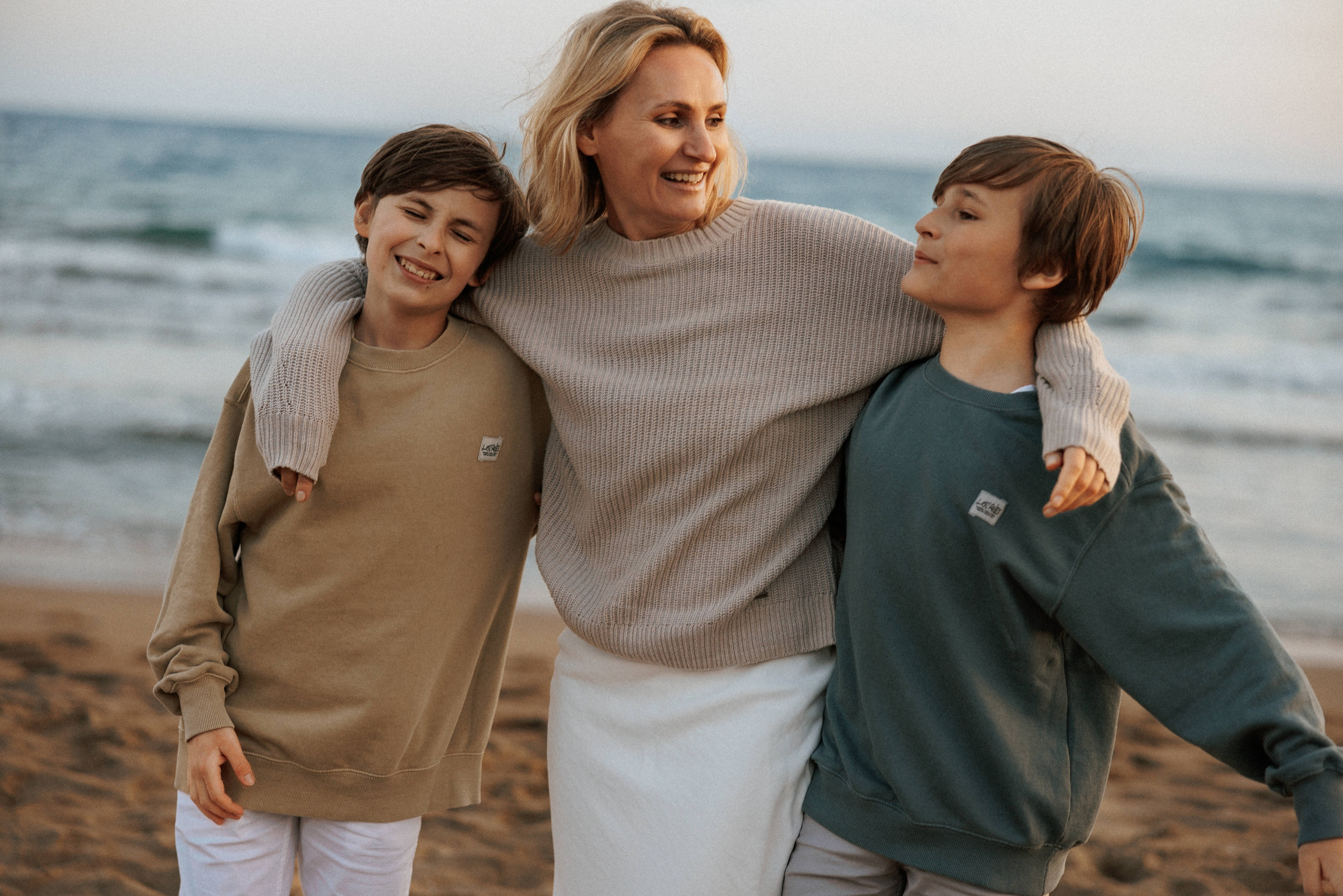 Family photo session on the beach in Vancouver BC Сanada. Twins. Ivan Skufinsky — wedding and family photographer in Vancouver