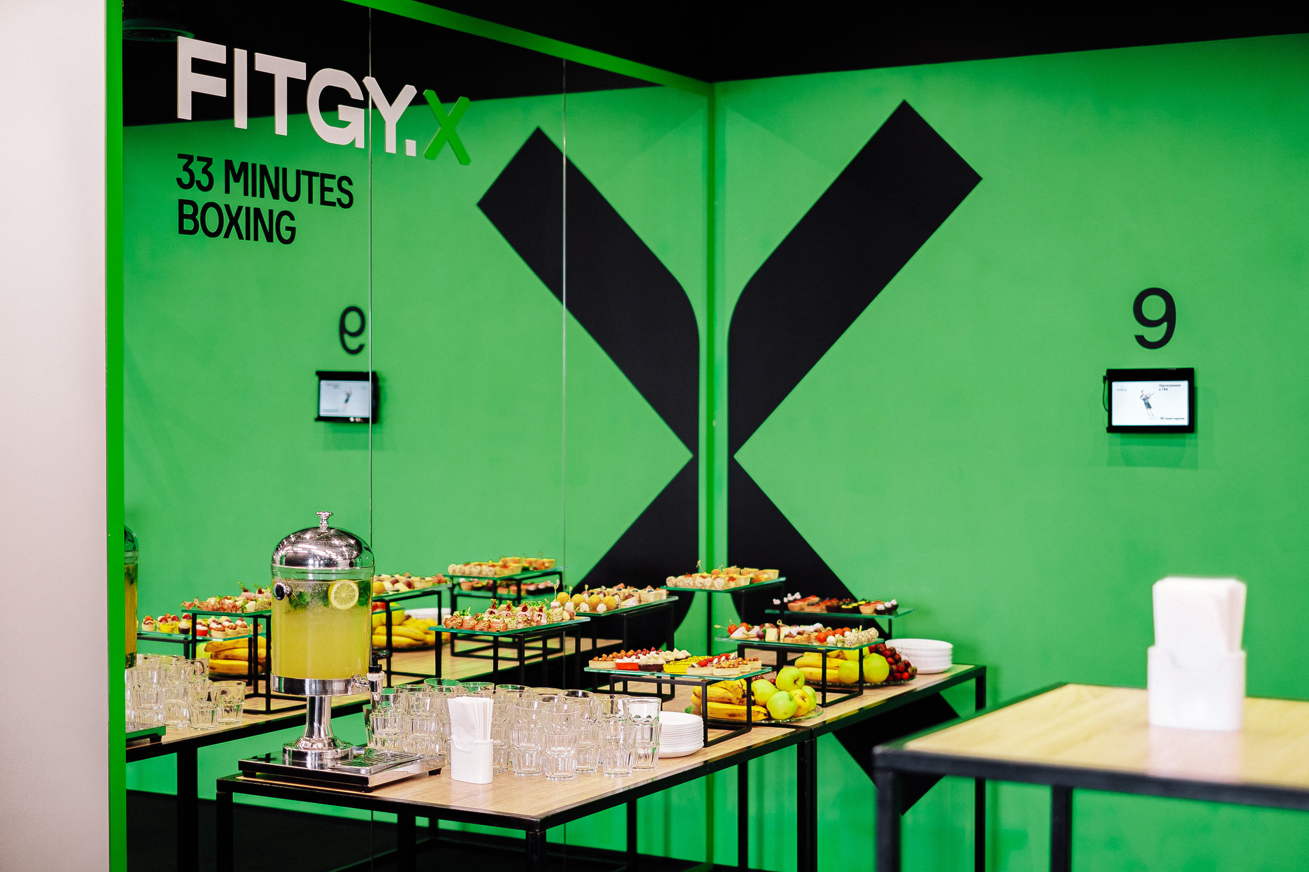 FitgyX контент 1 интерьер. Ivan Skufinsky — wedding and family photographer in Vancouver