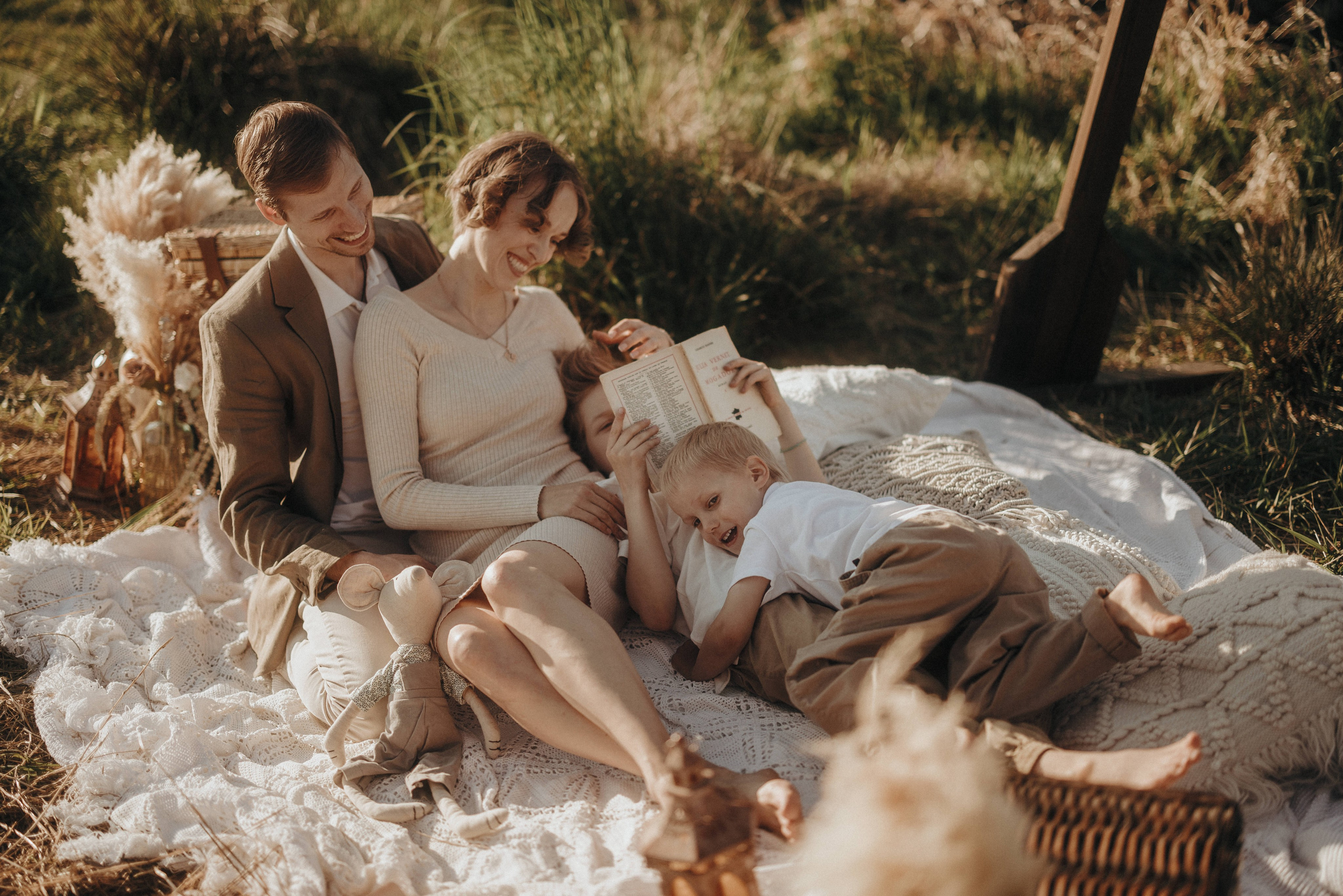 Family photo shoot at Pitt lake Vancouver BC. Ivan Skufinsky — wedding and family photographer in Vancouver