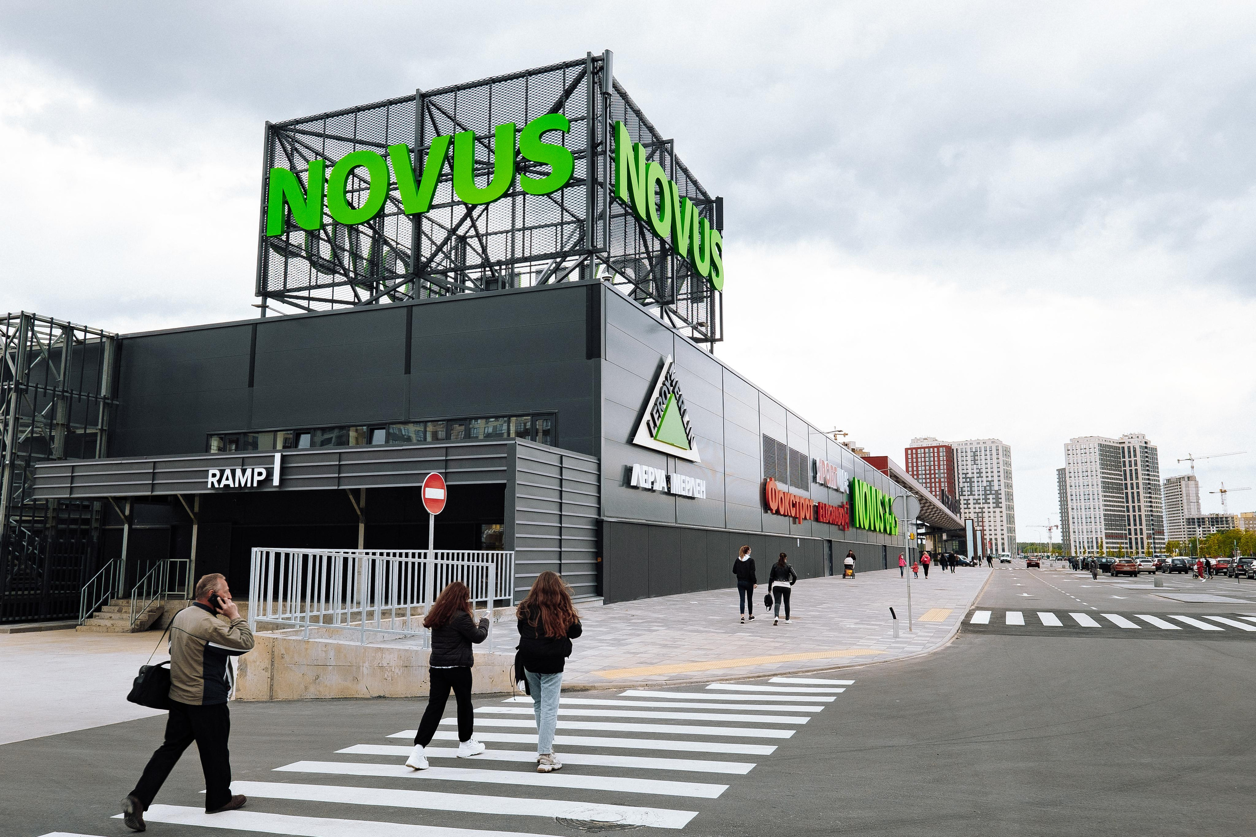 EXTERIER RETROVILLE. Ivan Skufinsky — wedding and family photographer in Vancouver