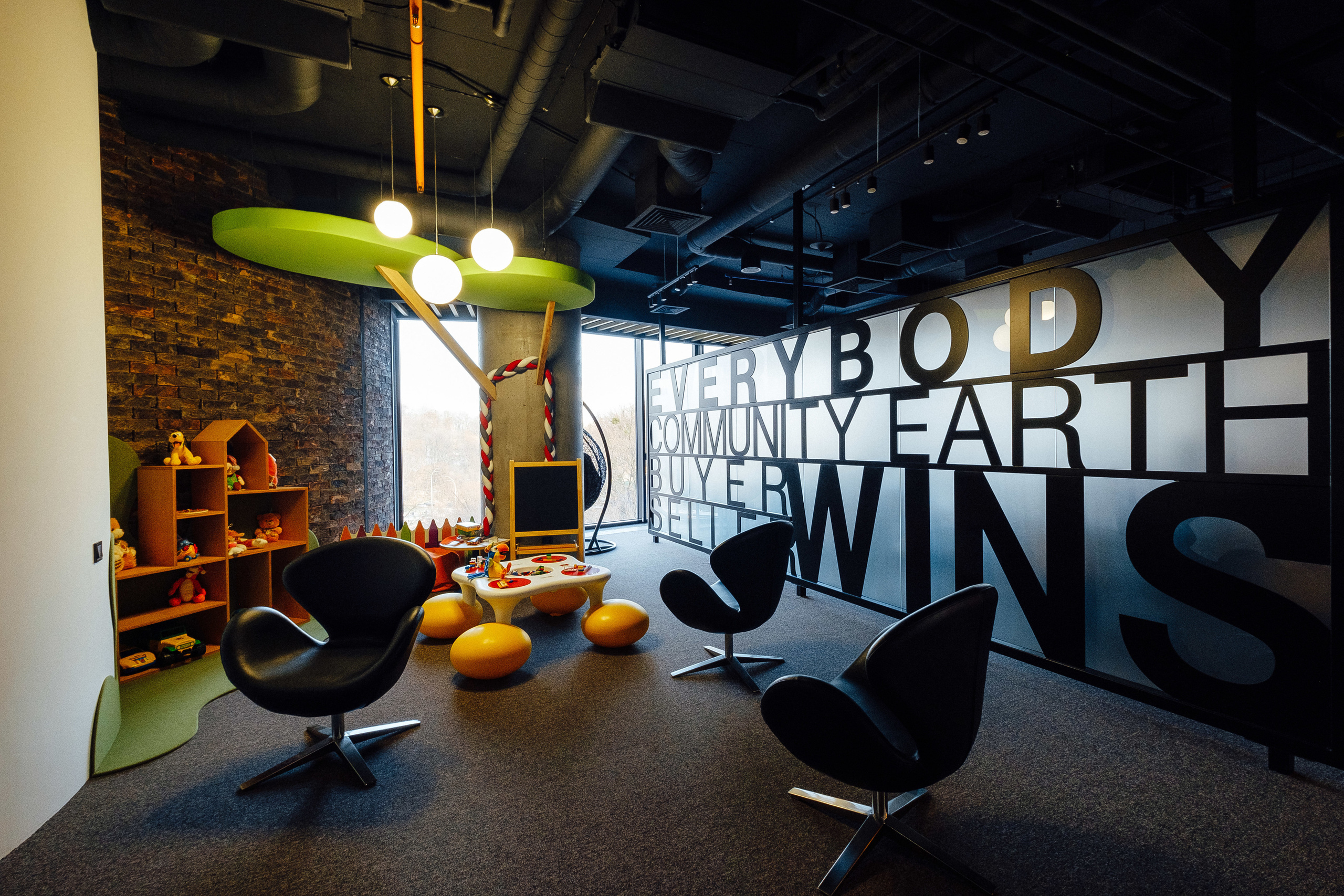 Фотоэкскурсия в компанию OLX. Ivan Skufinsky — wedding and family photographer in Vancouver