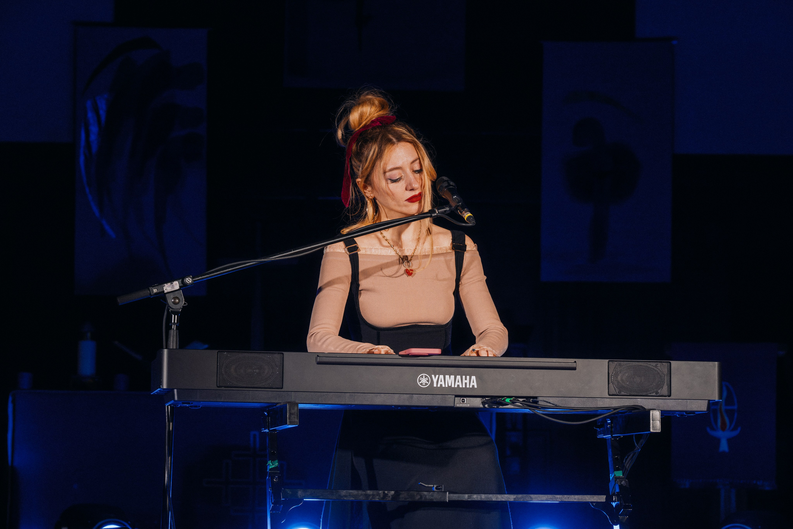 Live concert photography from Vivienne Mort in Vancouver 2025. Ivan Skufinsky — wedding and family photographer in Vancouver